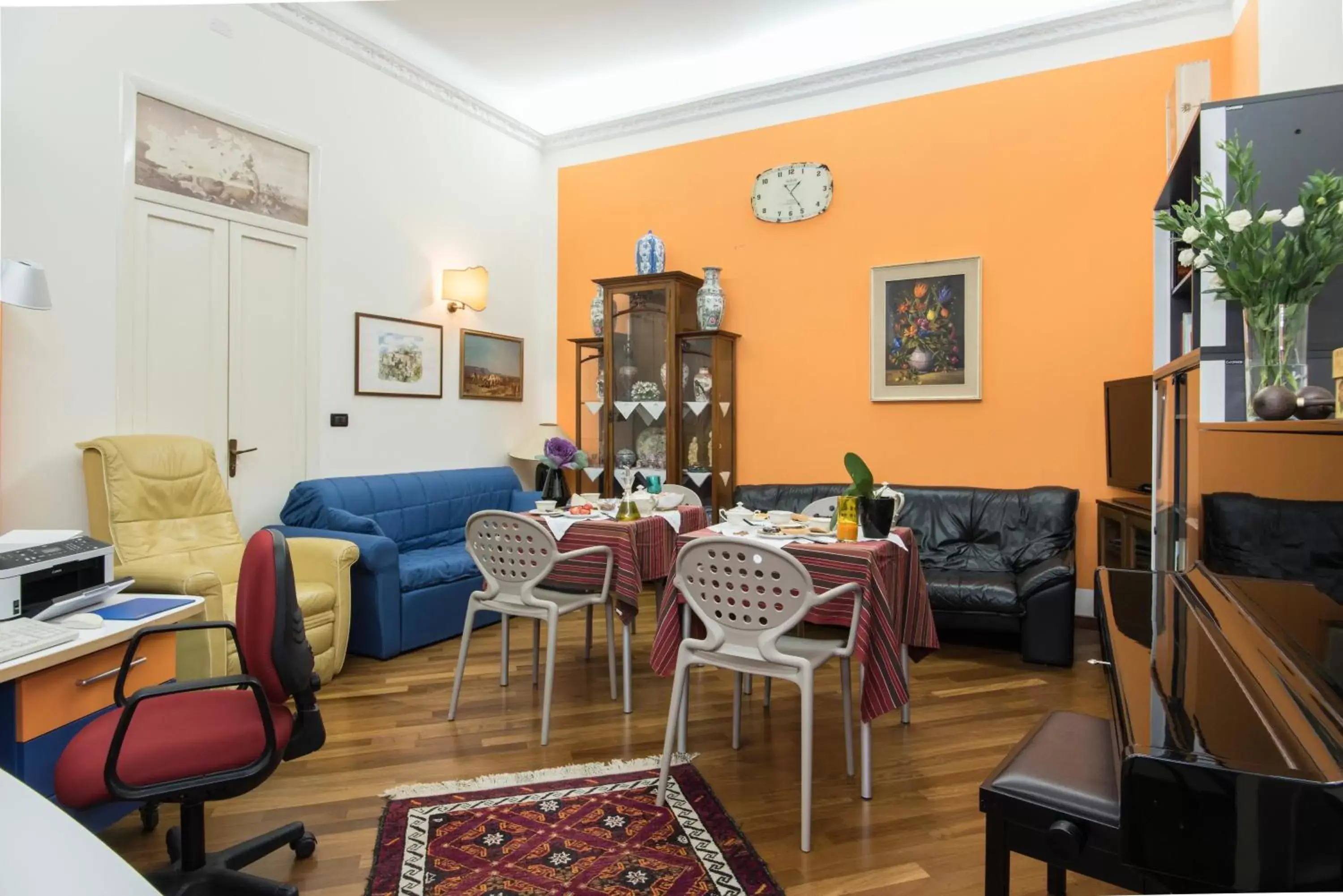 Communal lounge/ TV room, Seating Area in B&B Via Roma