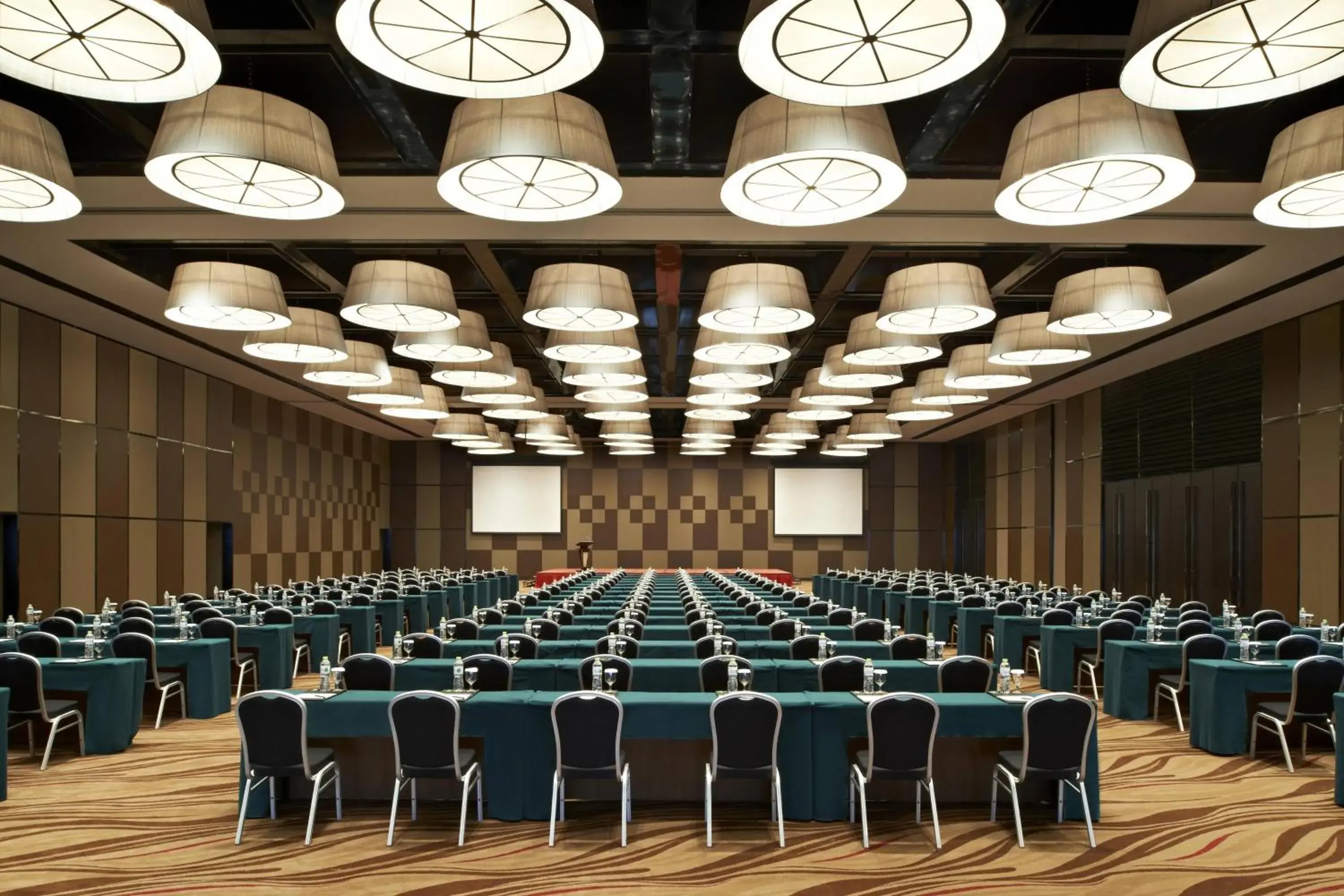 Meeting/conference room in Four Points by Sheraton Qingdao, West Coast