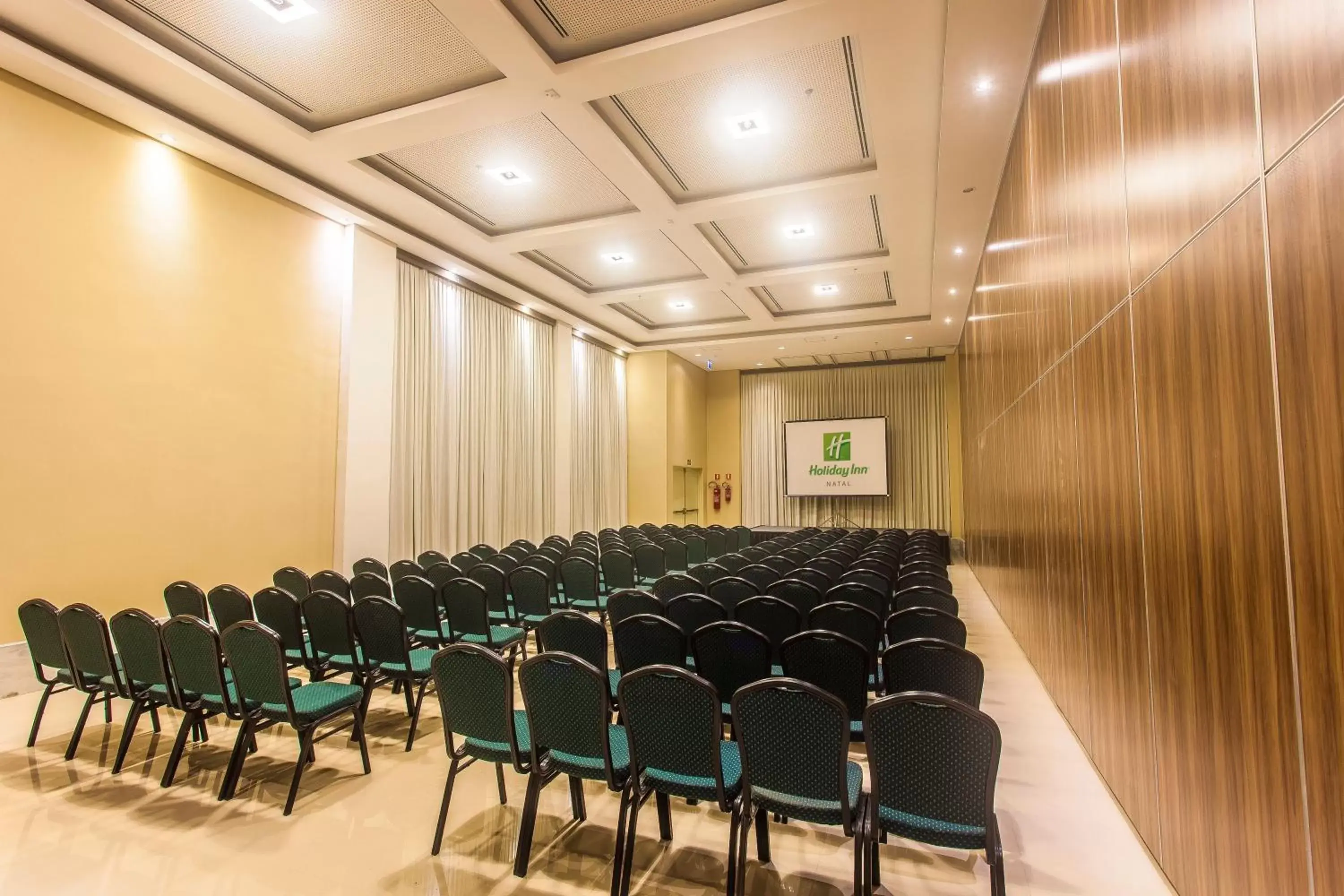 Meeting/conference room in Holiday Inn Natal, an IHG Hotel