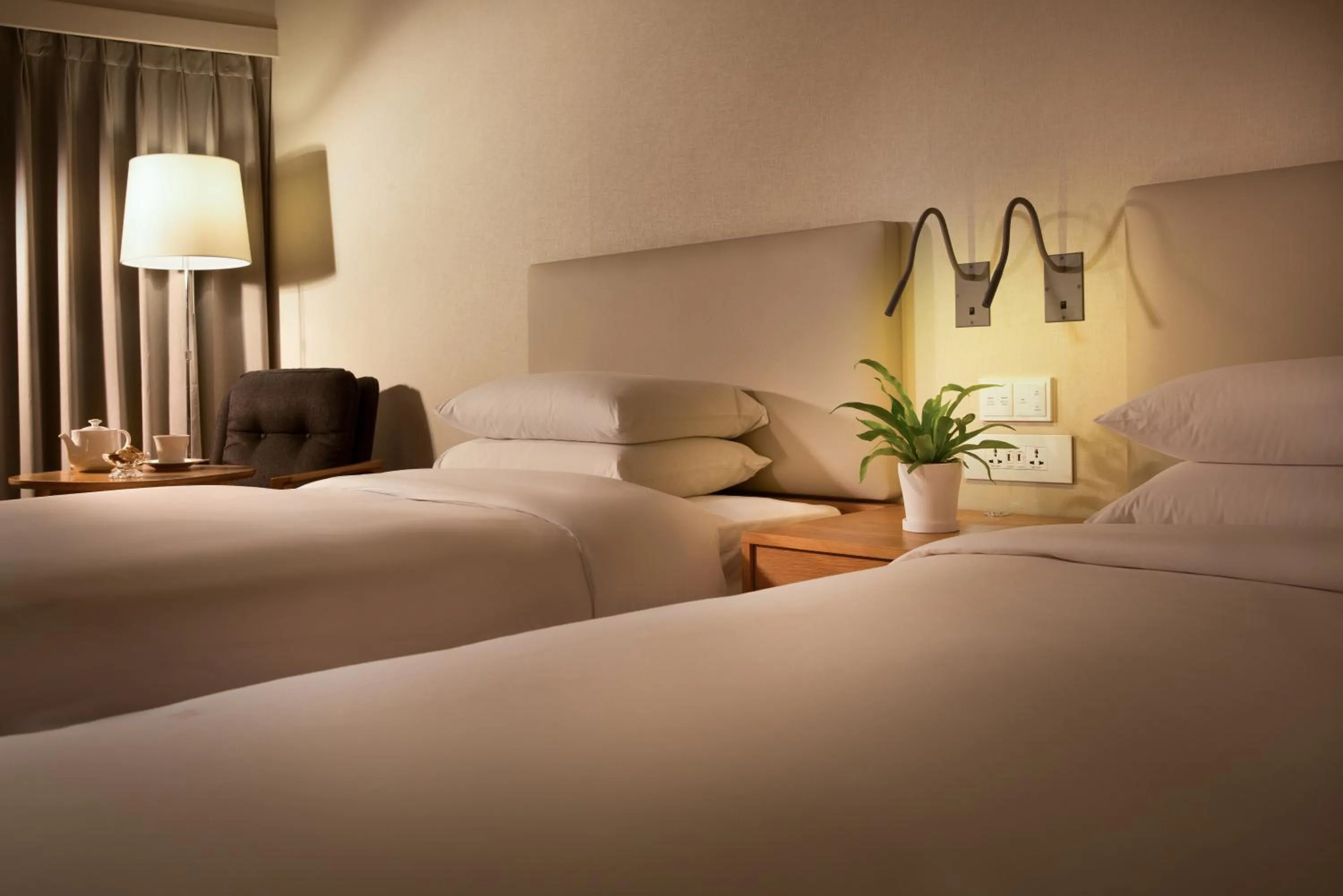 Bedroom, Bed in Seogwipo KAL Hotel