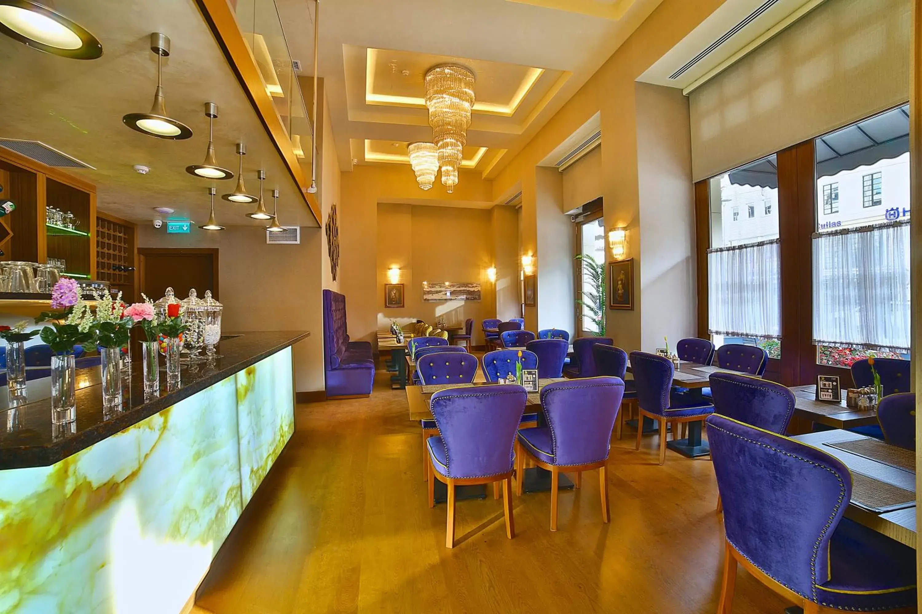 Restaurant/Places to Eat in Hotel Momento Golden Horn