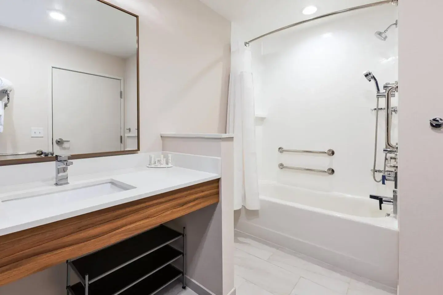Bathroom in Fairfield Inn and Suites by Marriott Warsaw