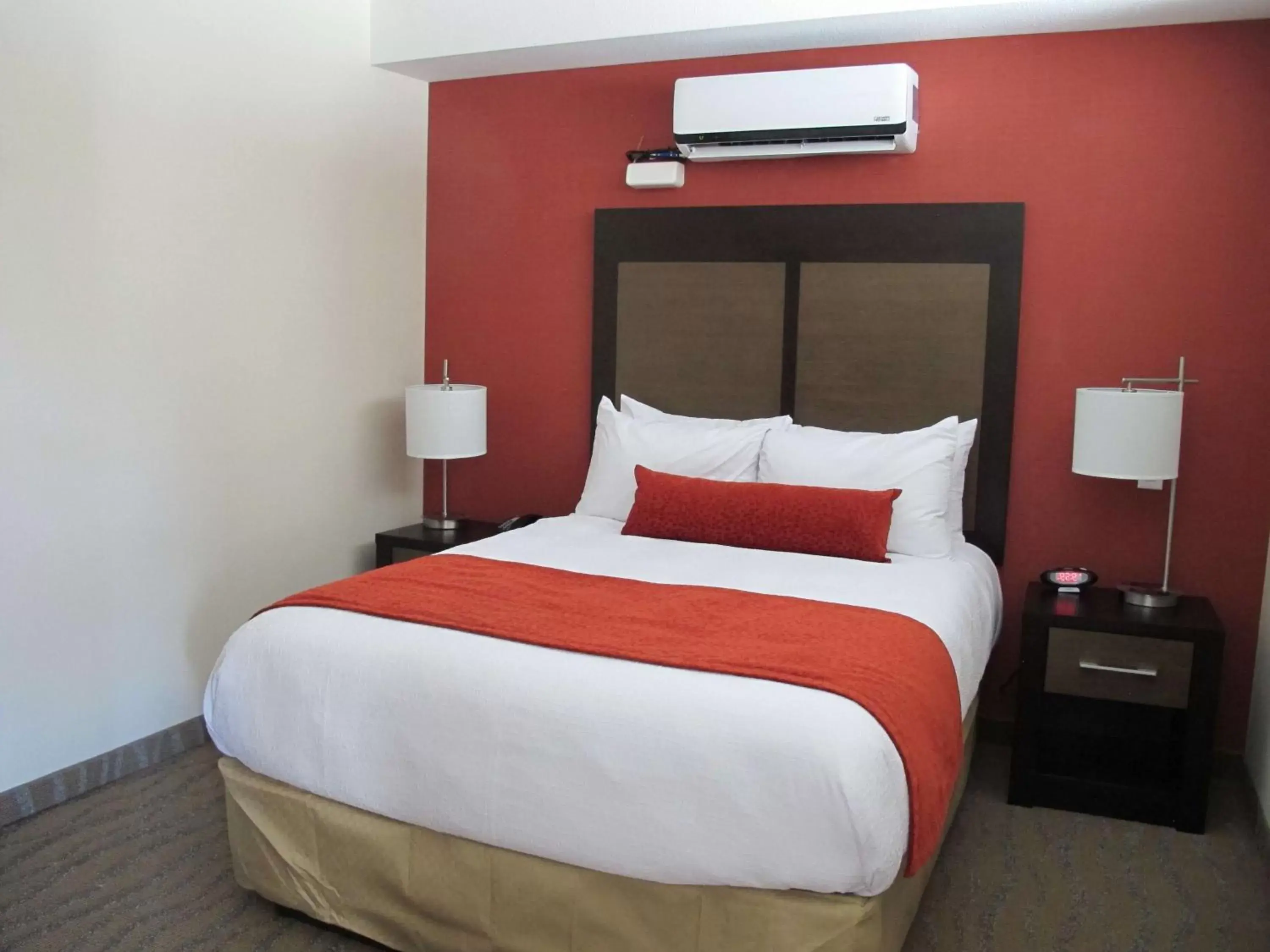 Bedroom, Bed in Best Western Plus Merritt Hotel
