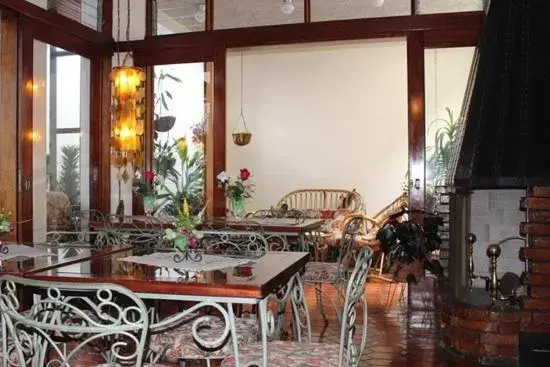 Restaurant/Places to Eat in Casa Mora B&B