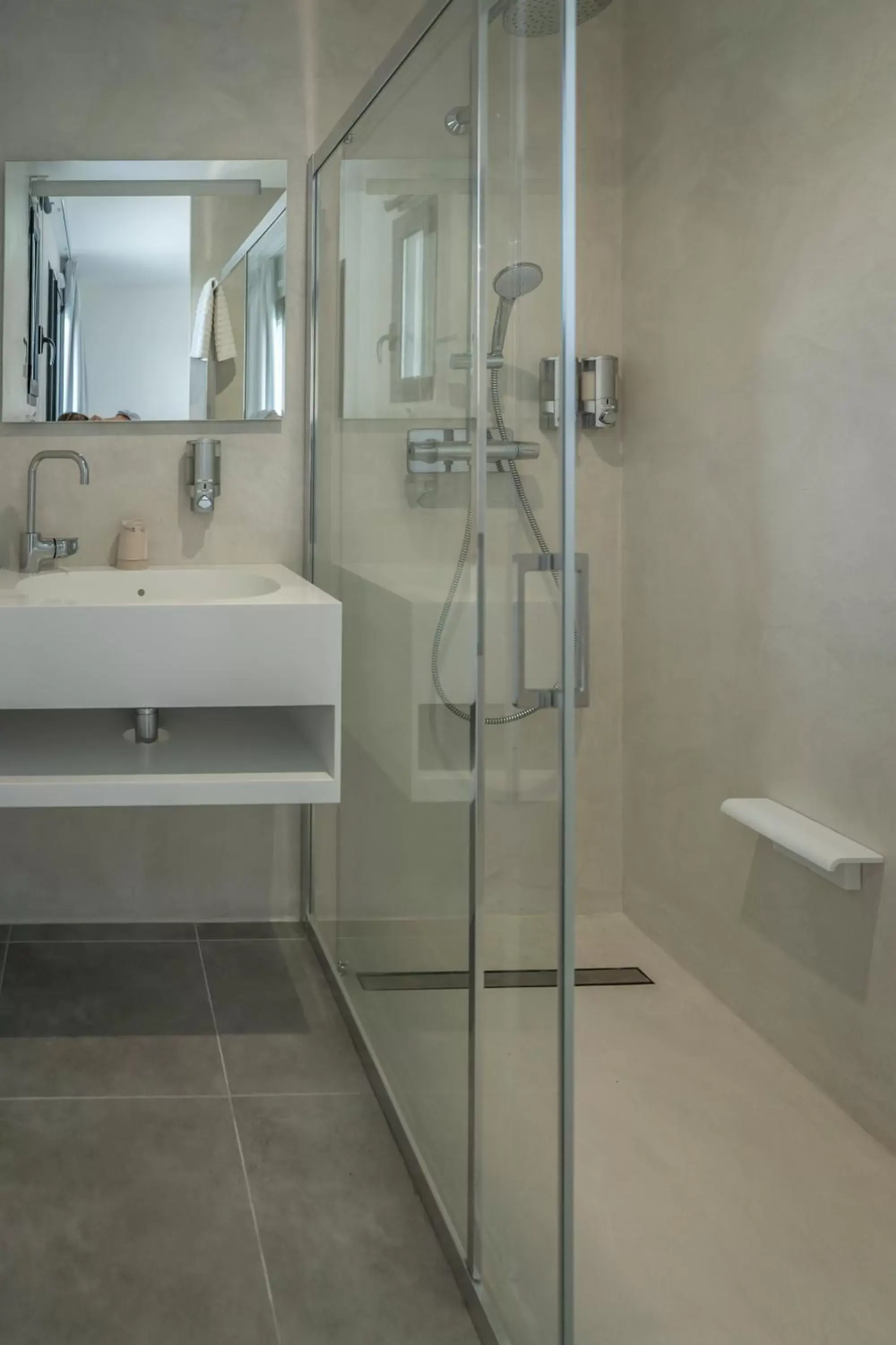 Shower, Bathroom in hôtel résidence a torra