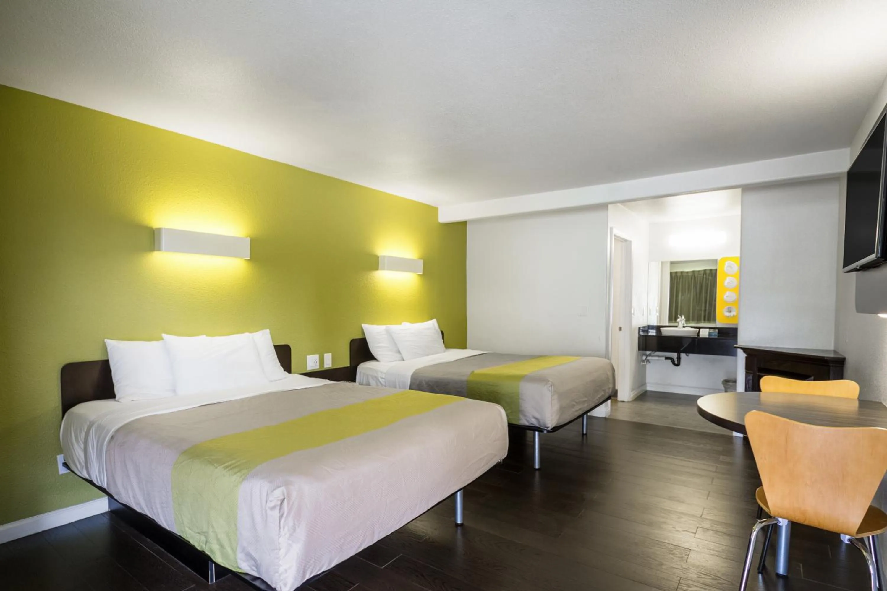 TV and multimedia, Bed in Fisherman's Cove Inn