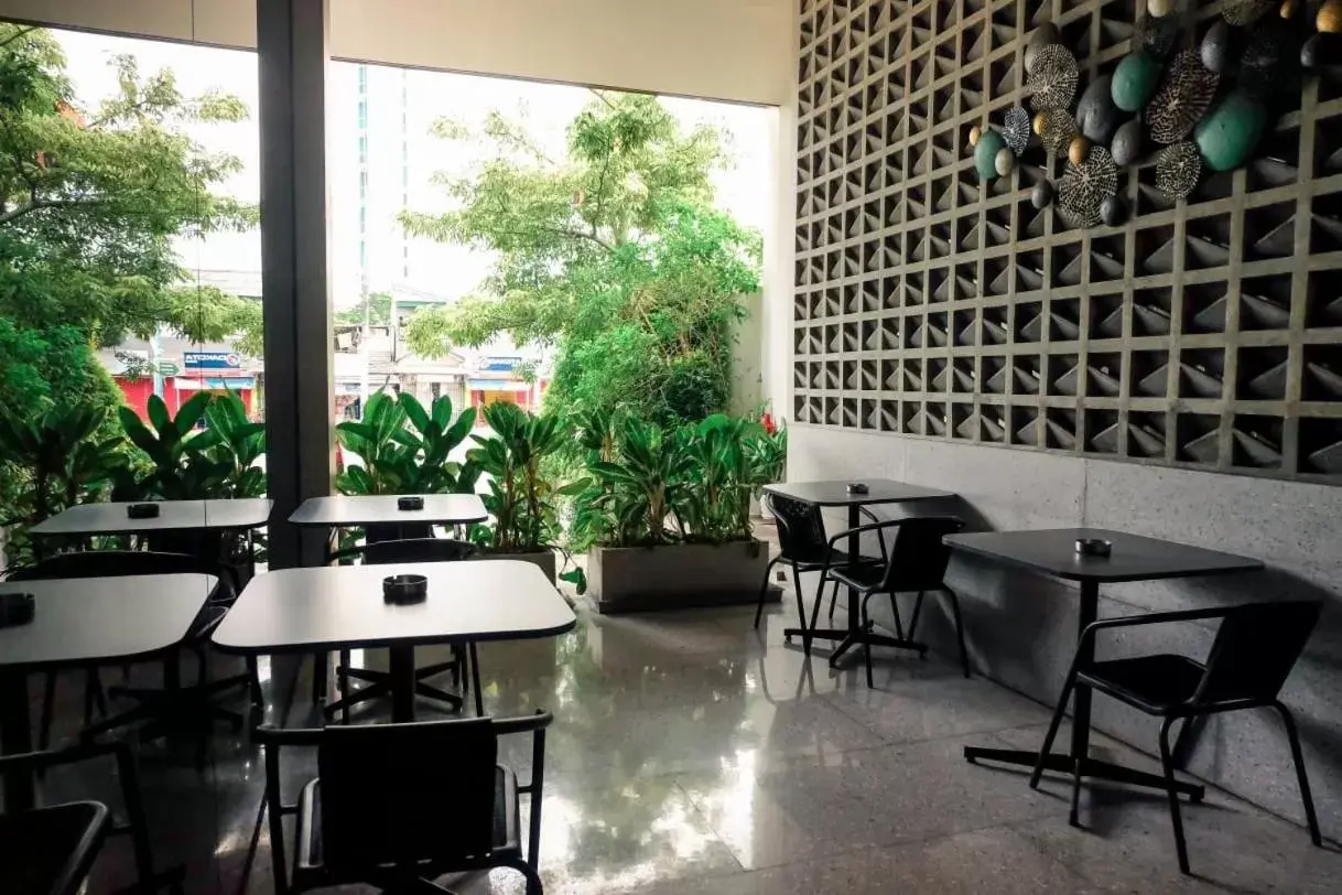 Property building in Neo Hotel Puri Indah Property building in Neo Hotel Puri Indah