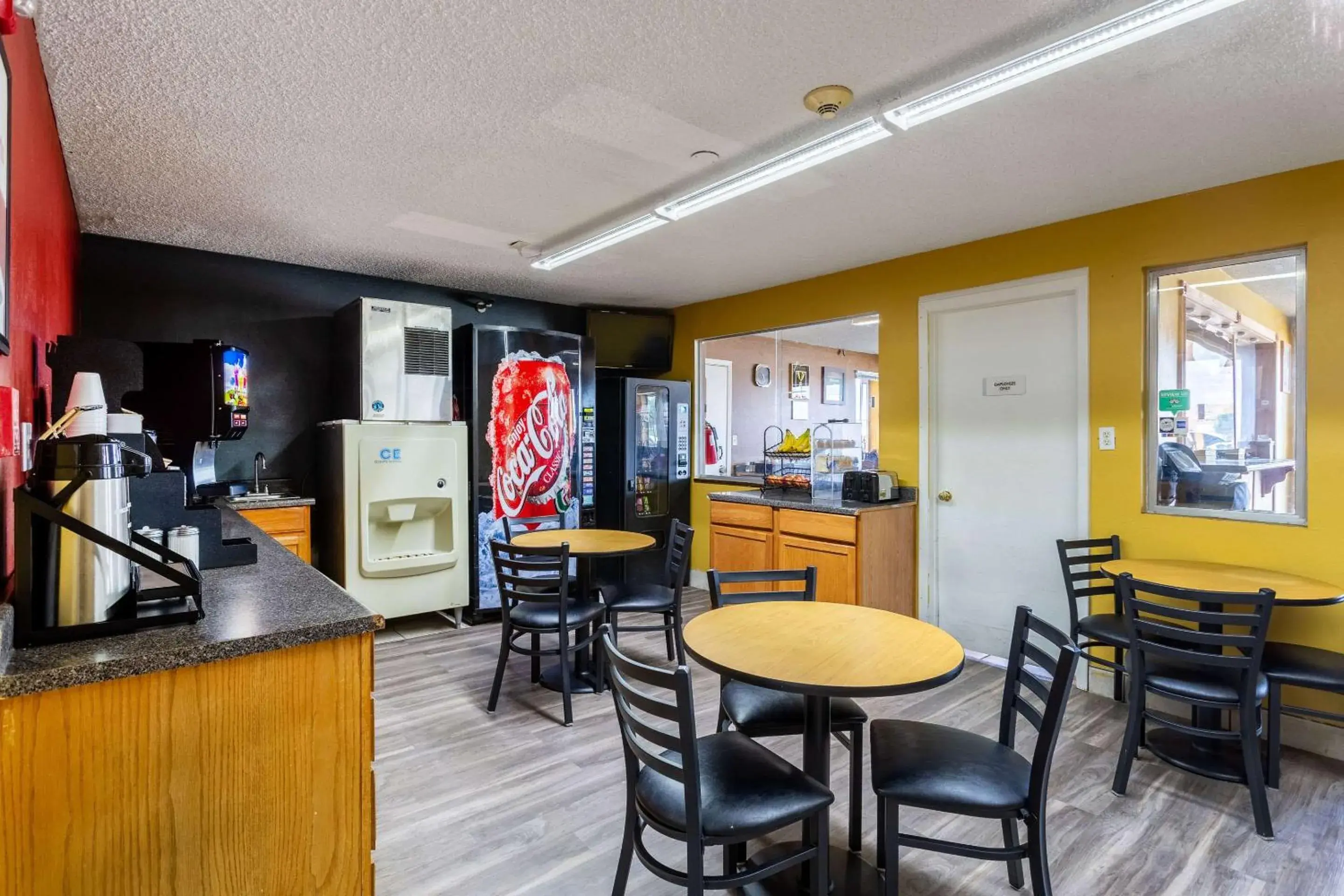 Restaurant/places to eat, Lounge/Bar in Econo Lodge Gallup
