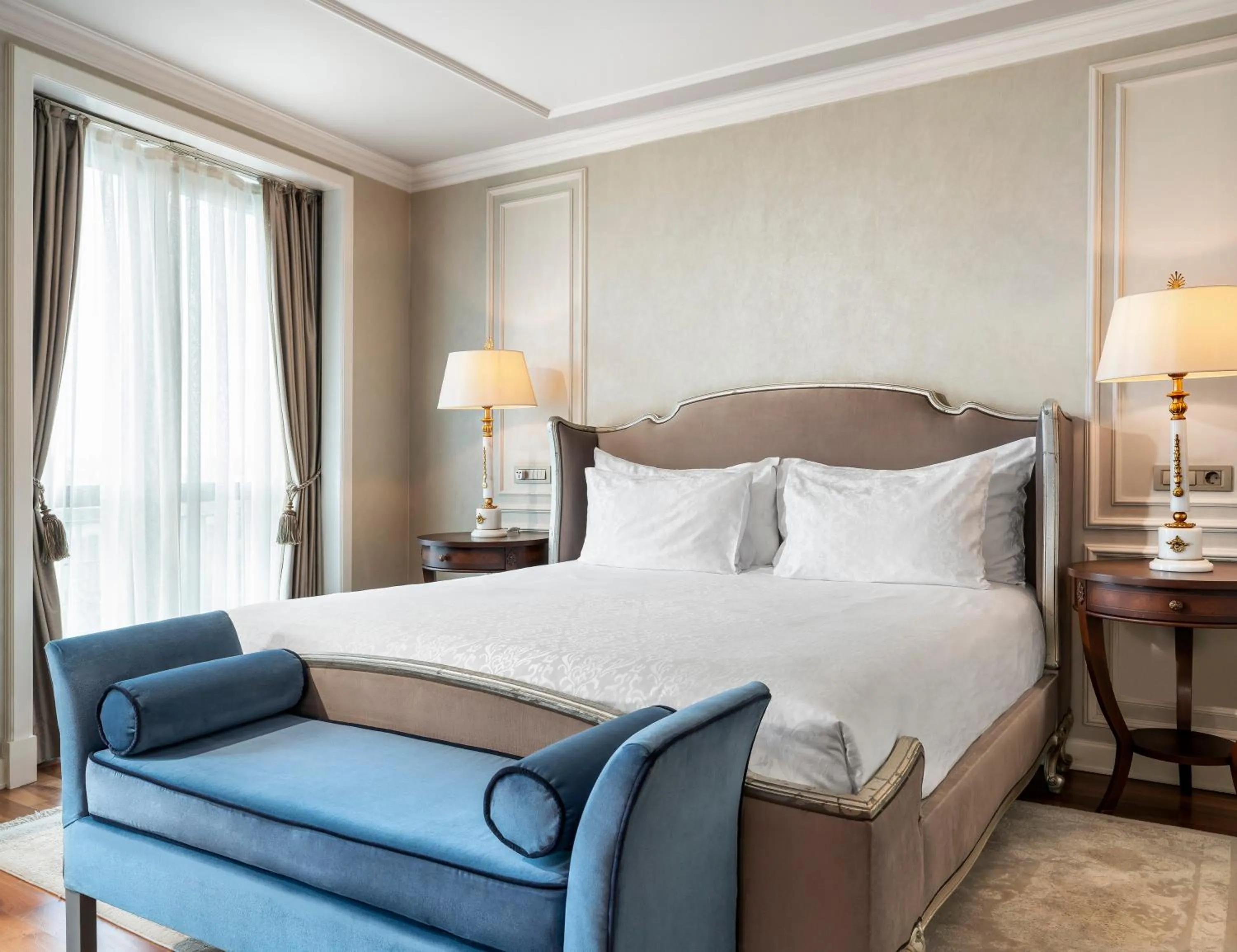 Bed in Rixos Pera Istanbul