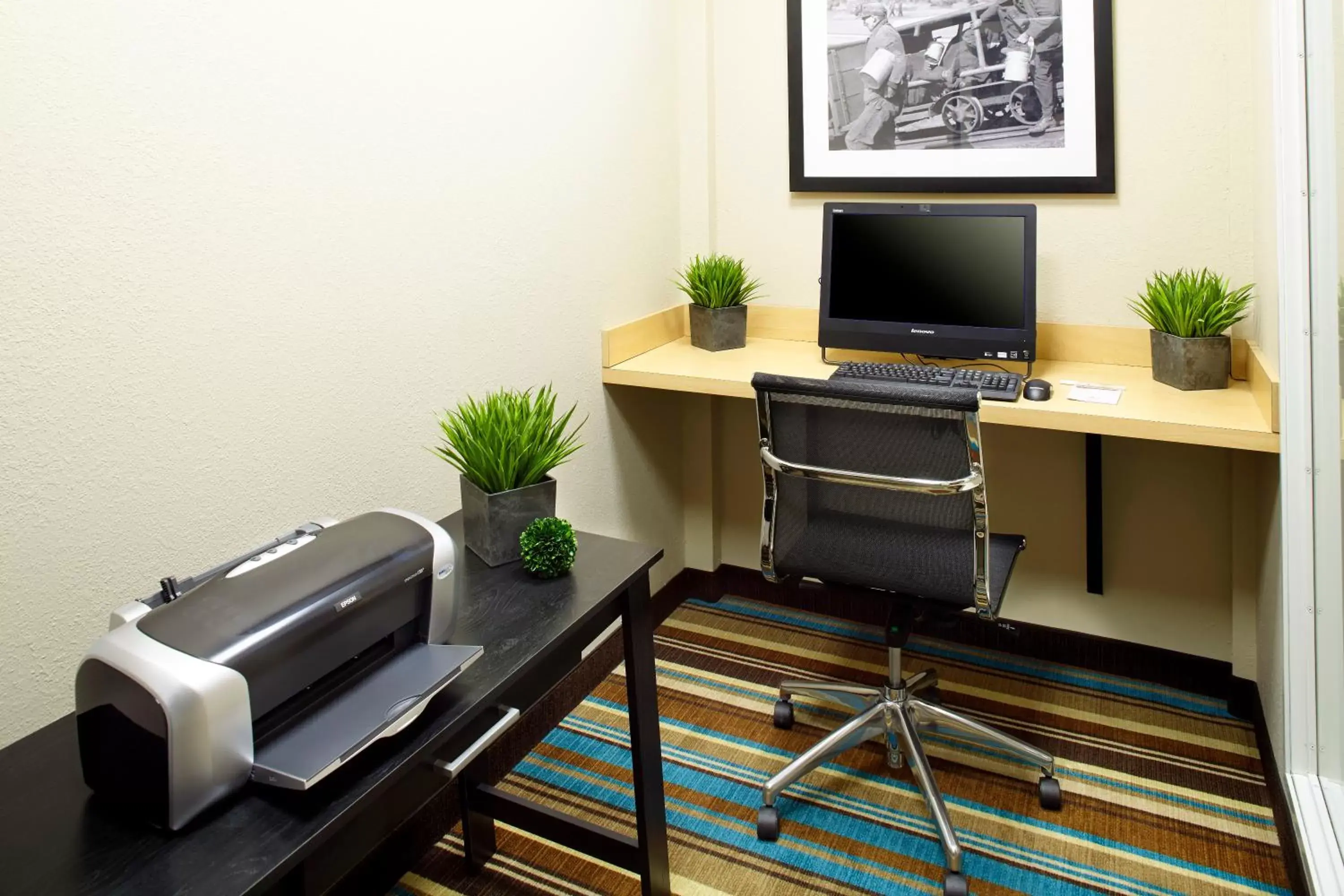 Business facilities, TV/Entertainment Center in Hawthorn Suites by Wyndham Wheeling at The Highlands