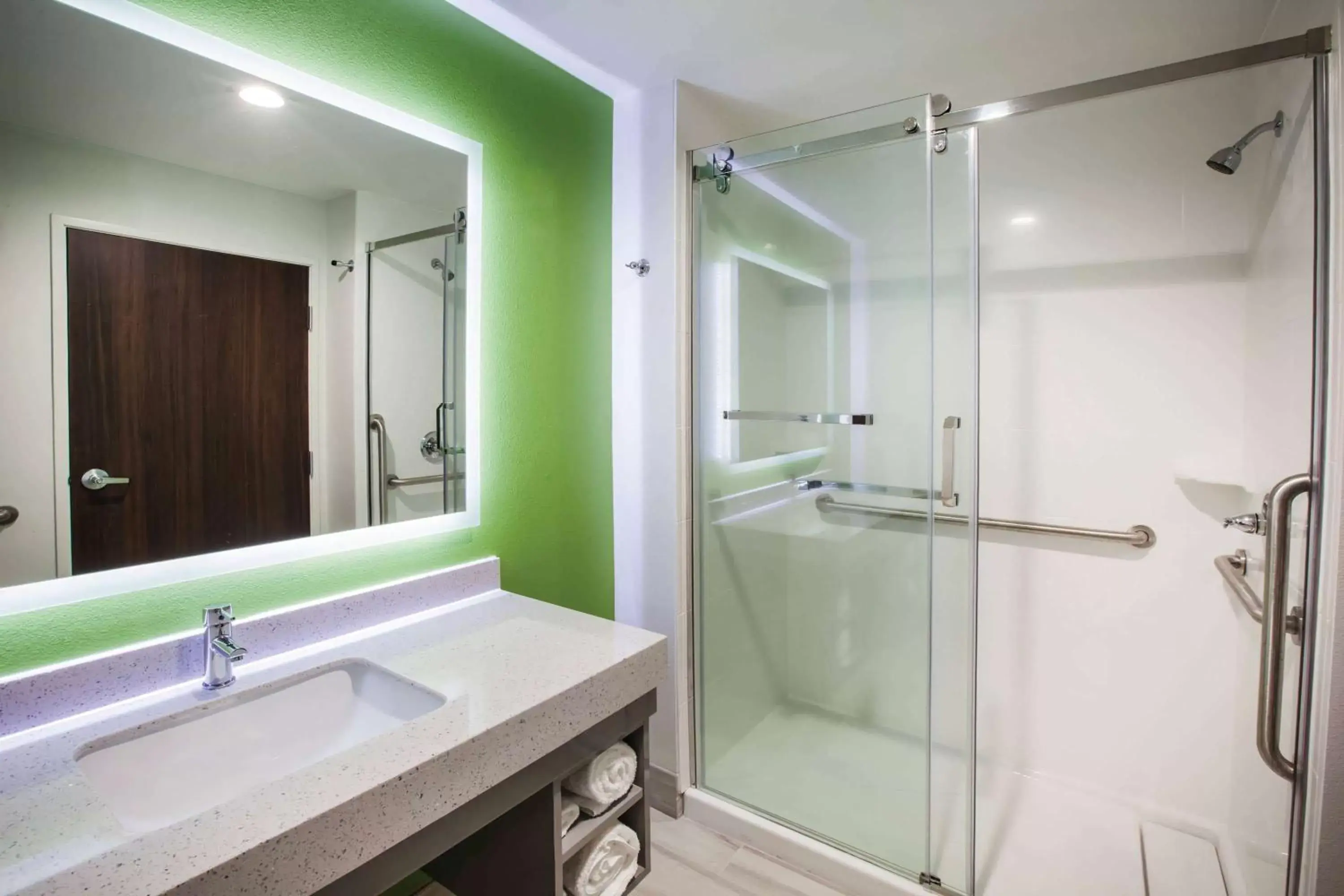 Shower, Bathroom in La Quinta by Wyndham Owasso