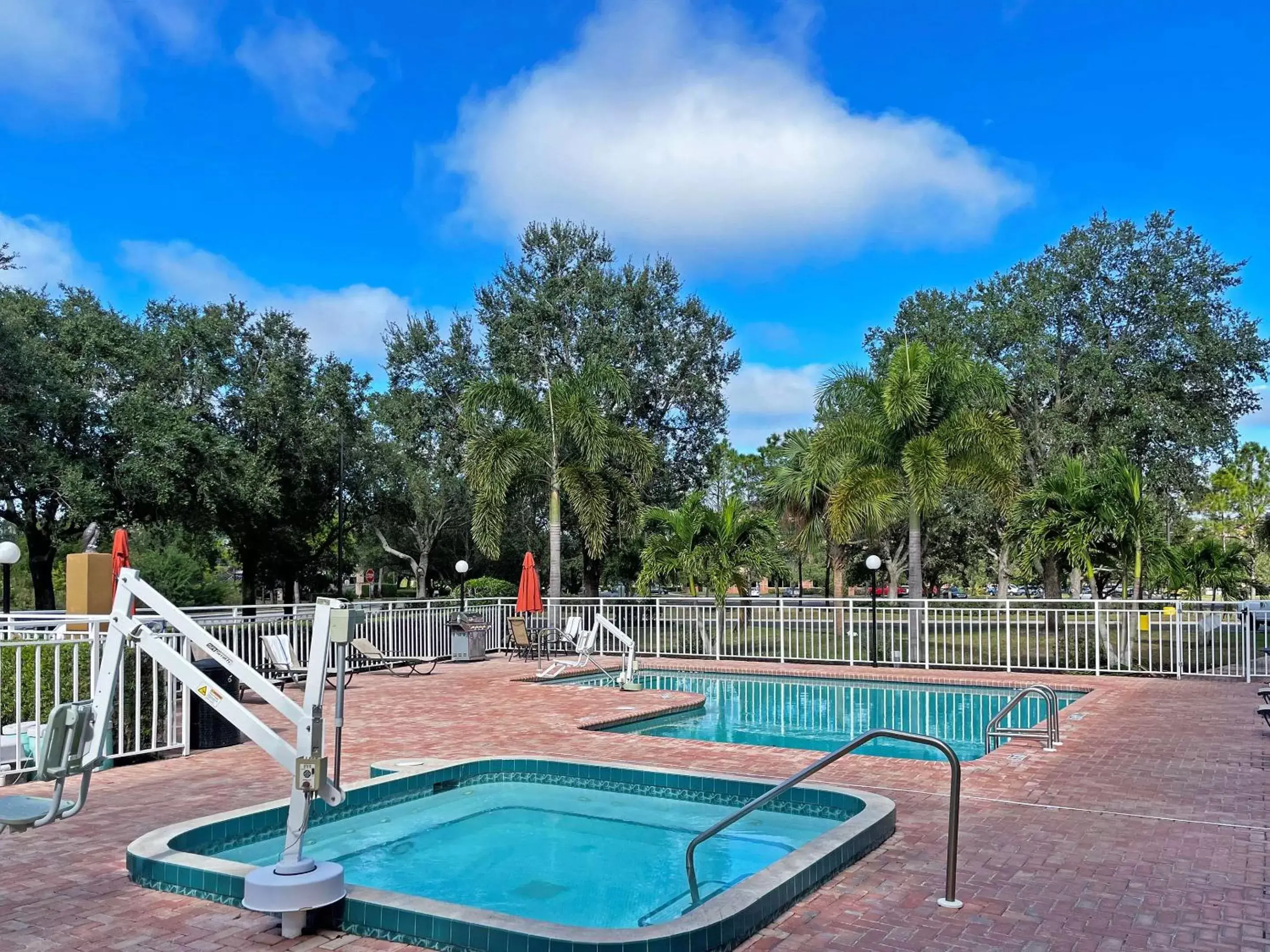 Swimming Pool in Comfort Inn & Suites Sarasota I75