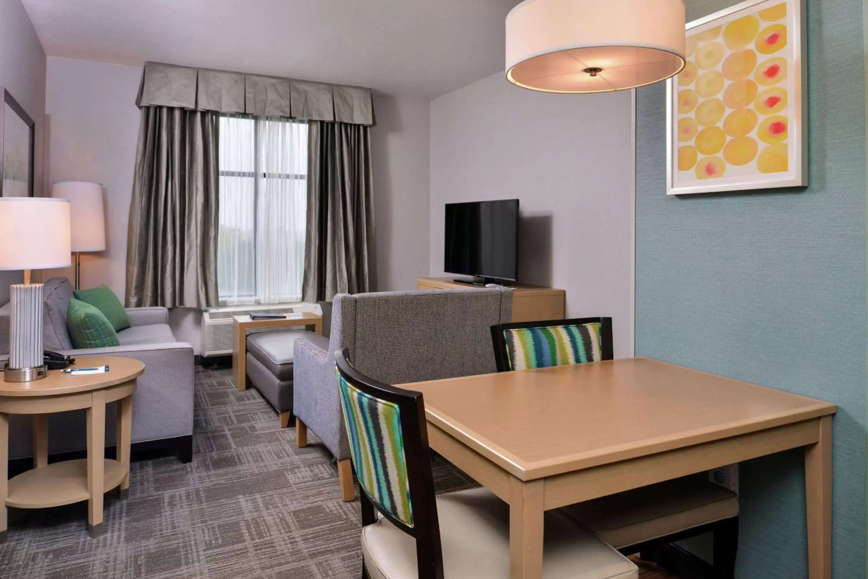 Bedroom, Dining Area in Homewood Suites By Hilton Des Moines Airport