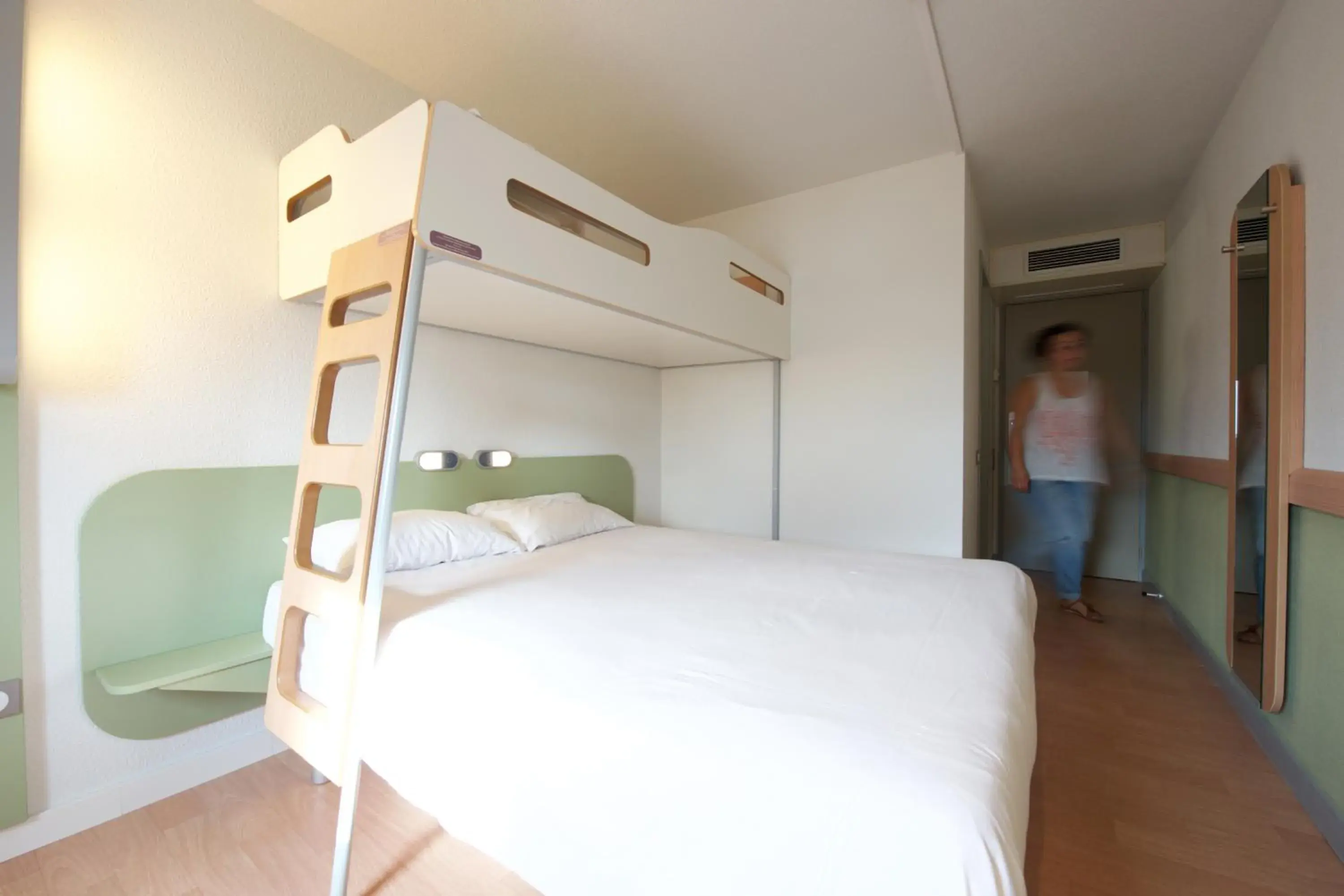 Bed, Bunk Bed in ibis budget Pau Lescar