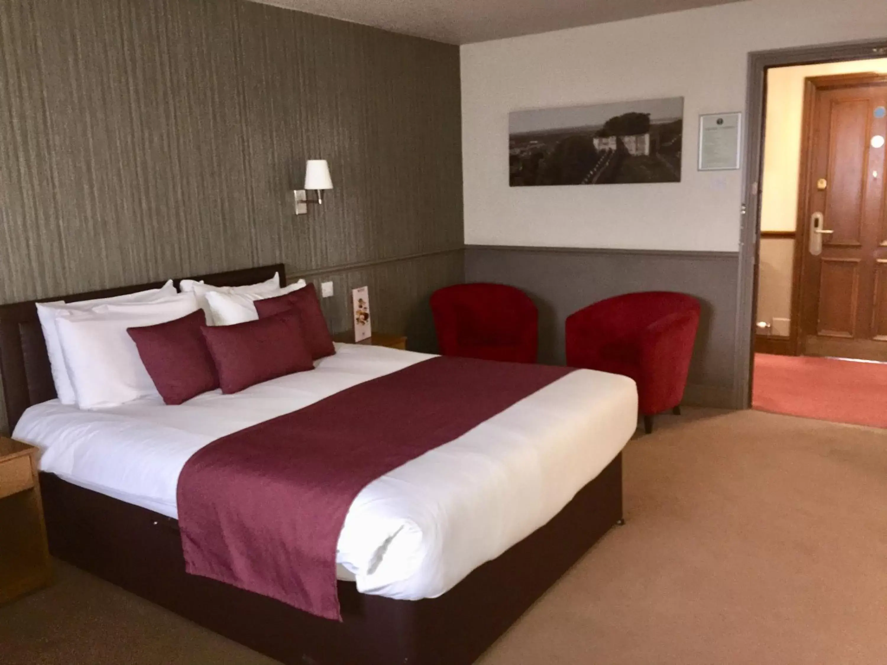 Photo of the whole room, Bed in Windmill Farm Lincoln by Greene King Inns