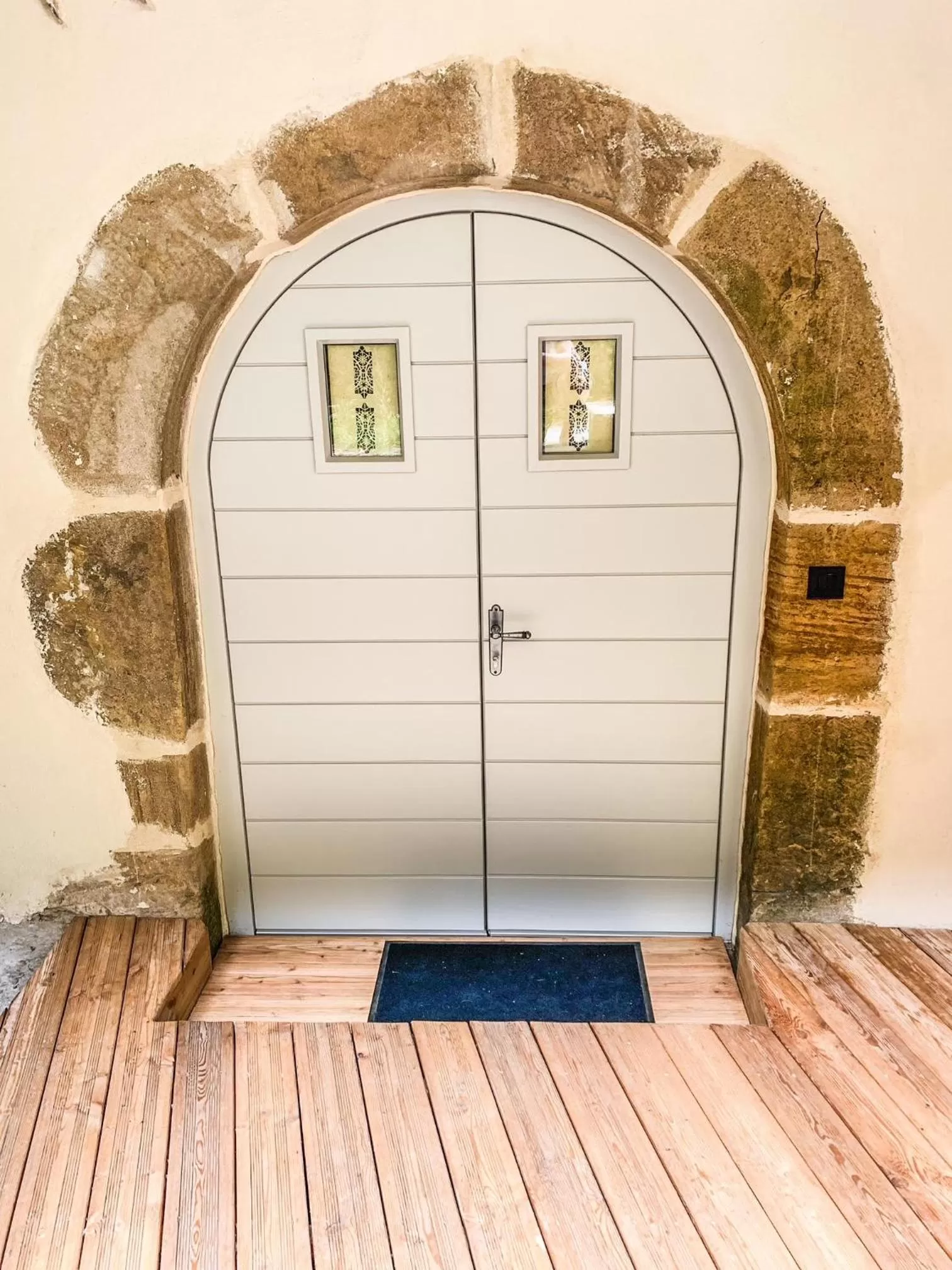 Facade/entrance in Les Volets Rouges