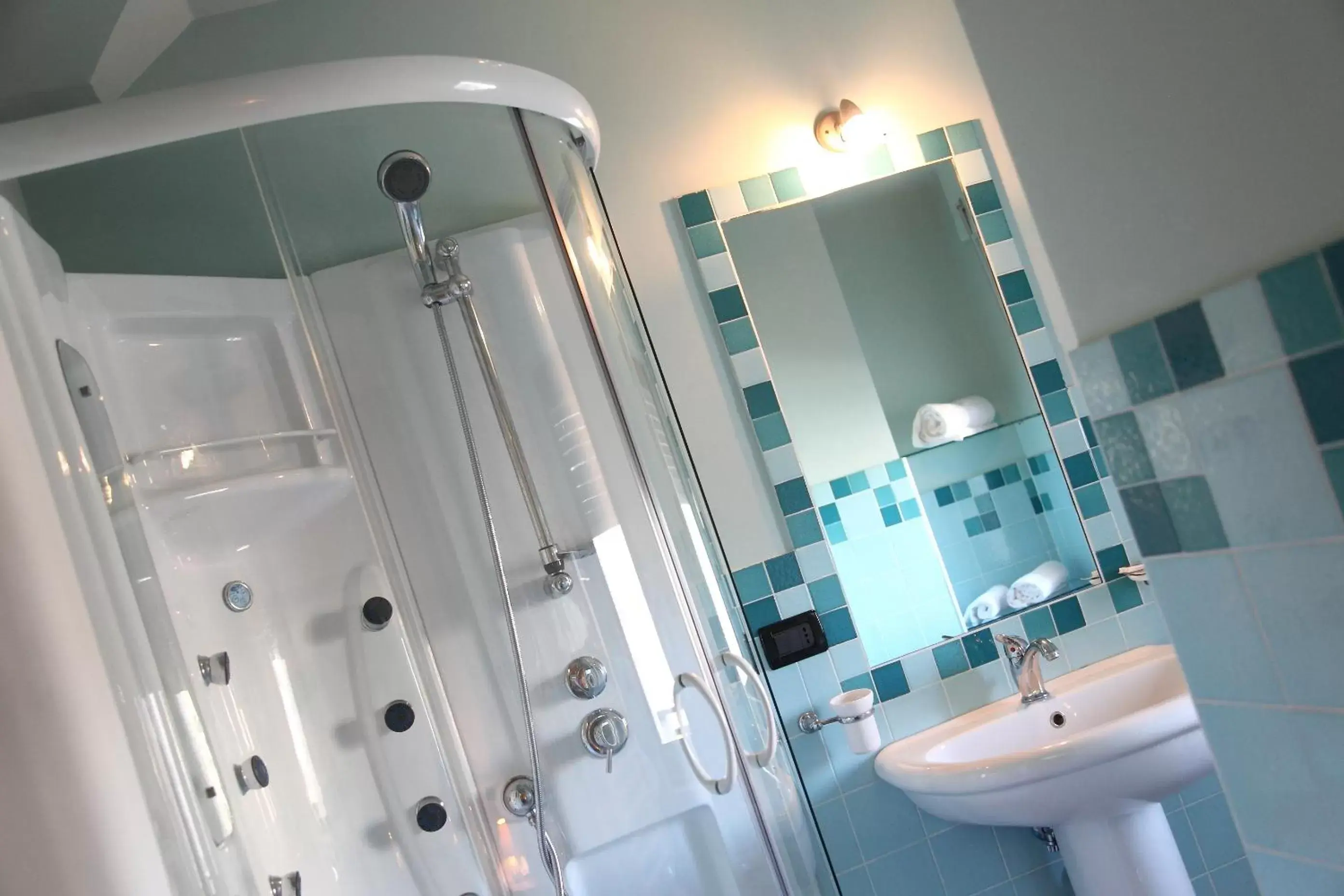 Bathroom in Le Ceramiche - Hotel Residence ed Eventi