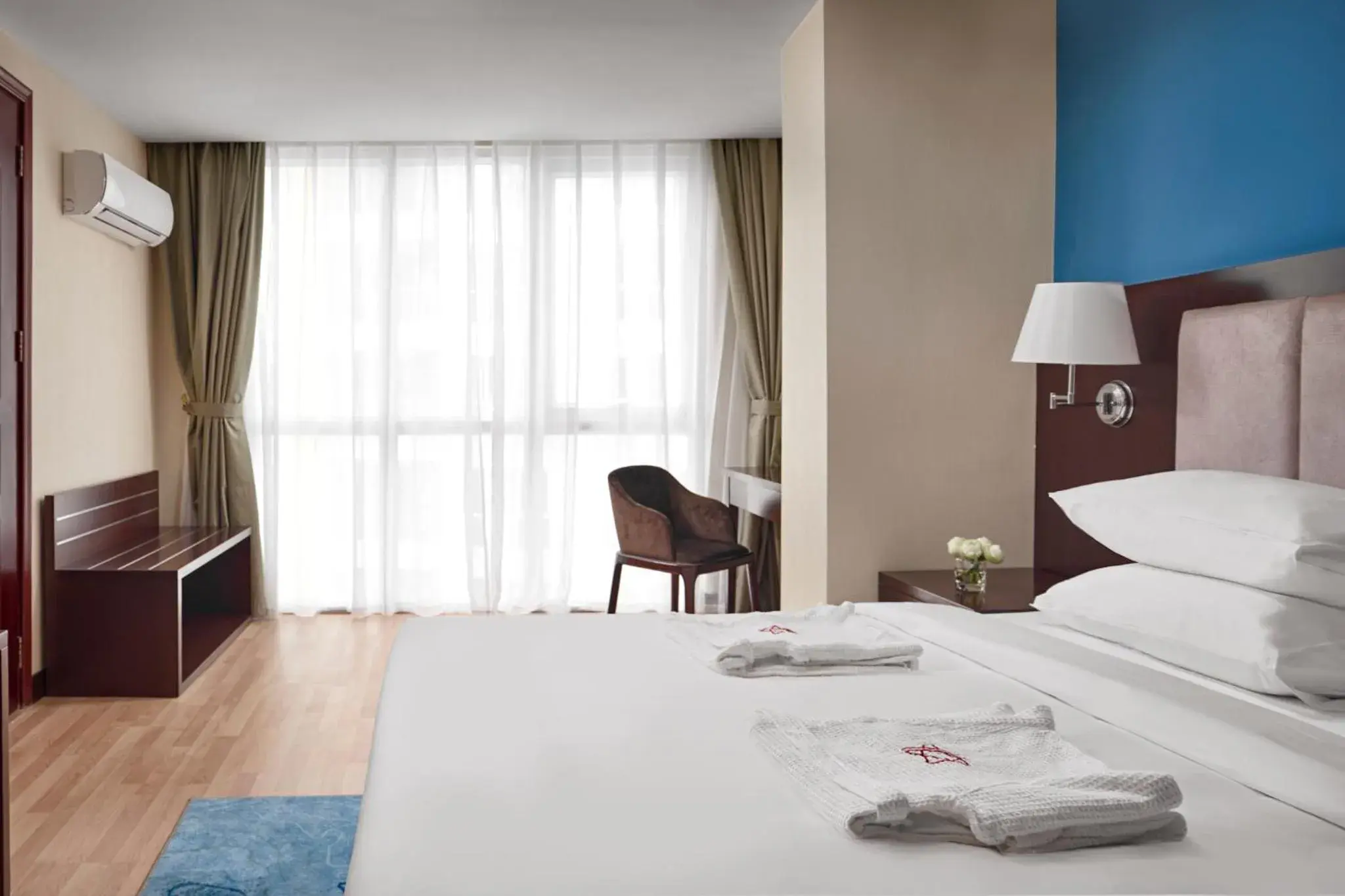 Bed in Olympia City Hotel by Dara