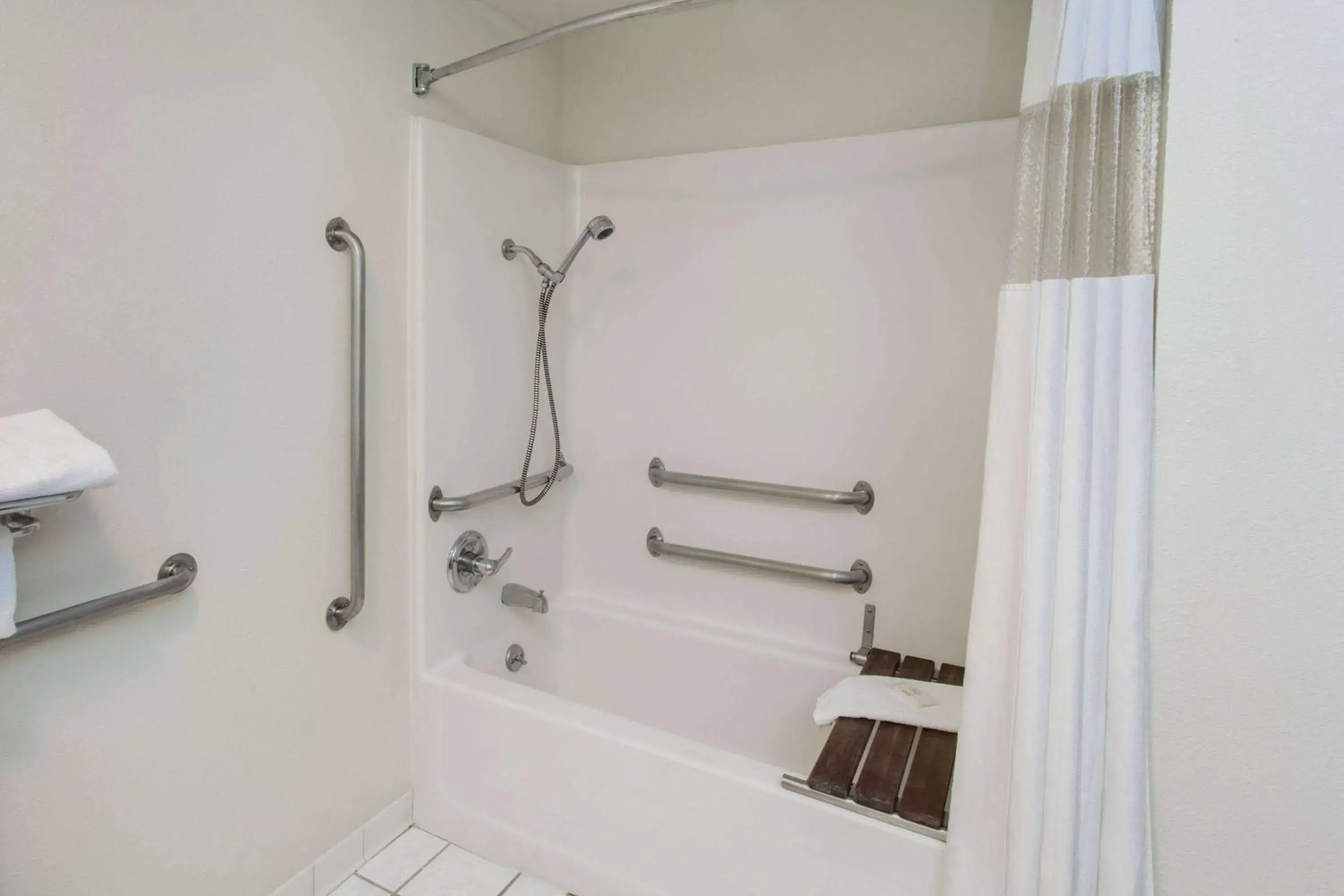 Photo of the whole room, Bathroom in Ramada by Wyndham Bolingbrook