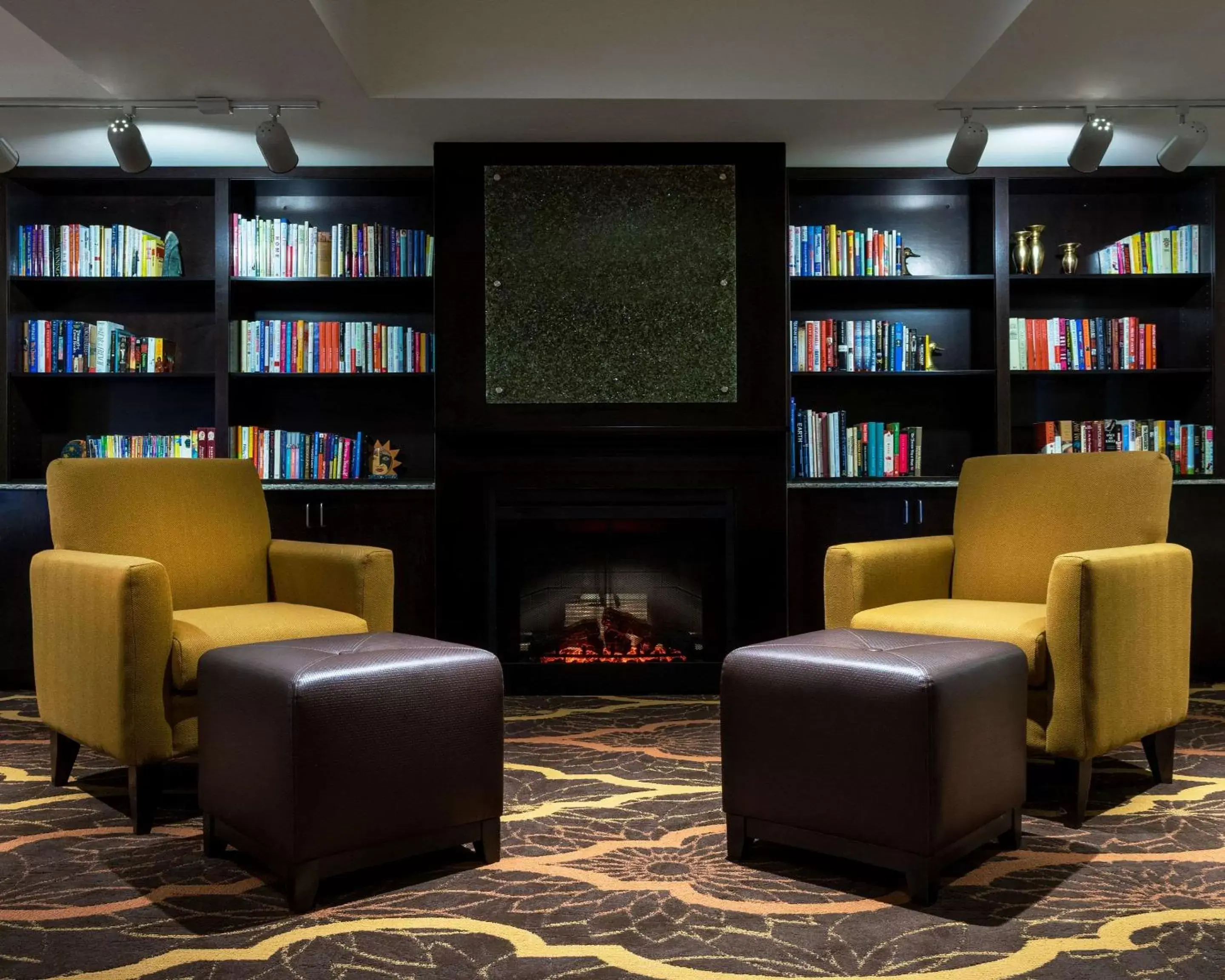 Lobby or reception, Library in Comfort Suites DuBois