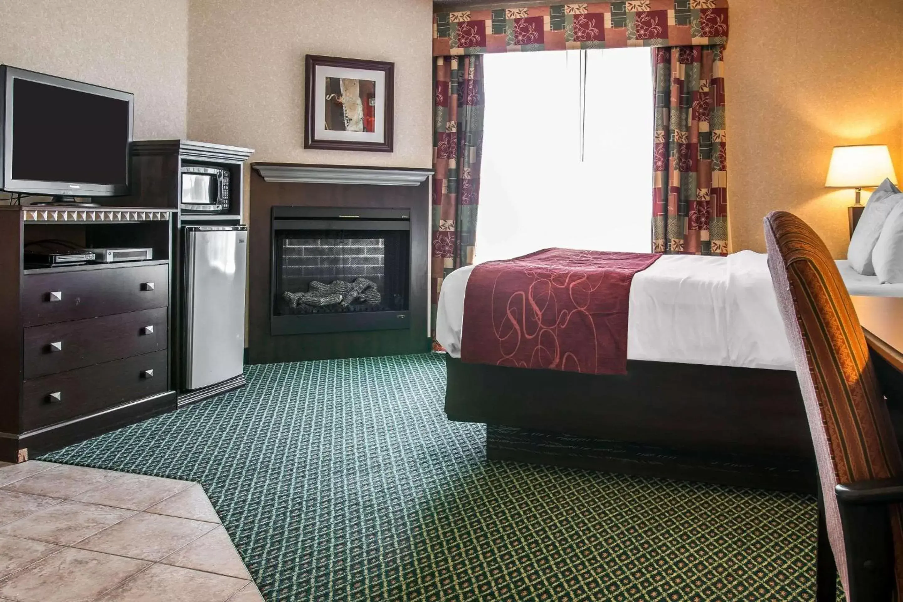 Photo of the whole room, Bed in Comfort Suites Canton