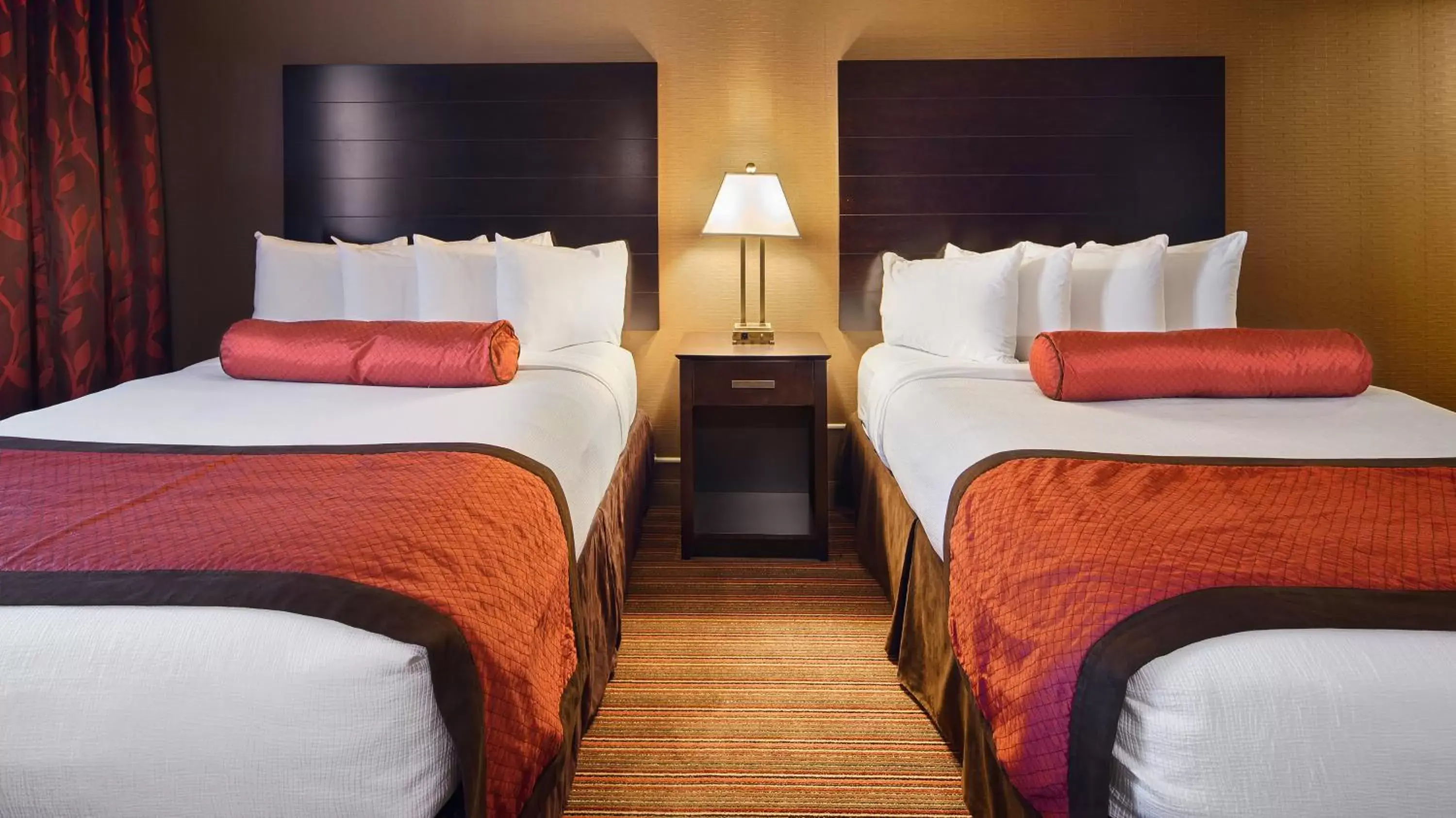 Bedroom, Bed in Best Western Premier Nicollet Inn