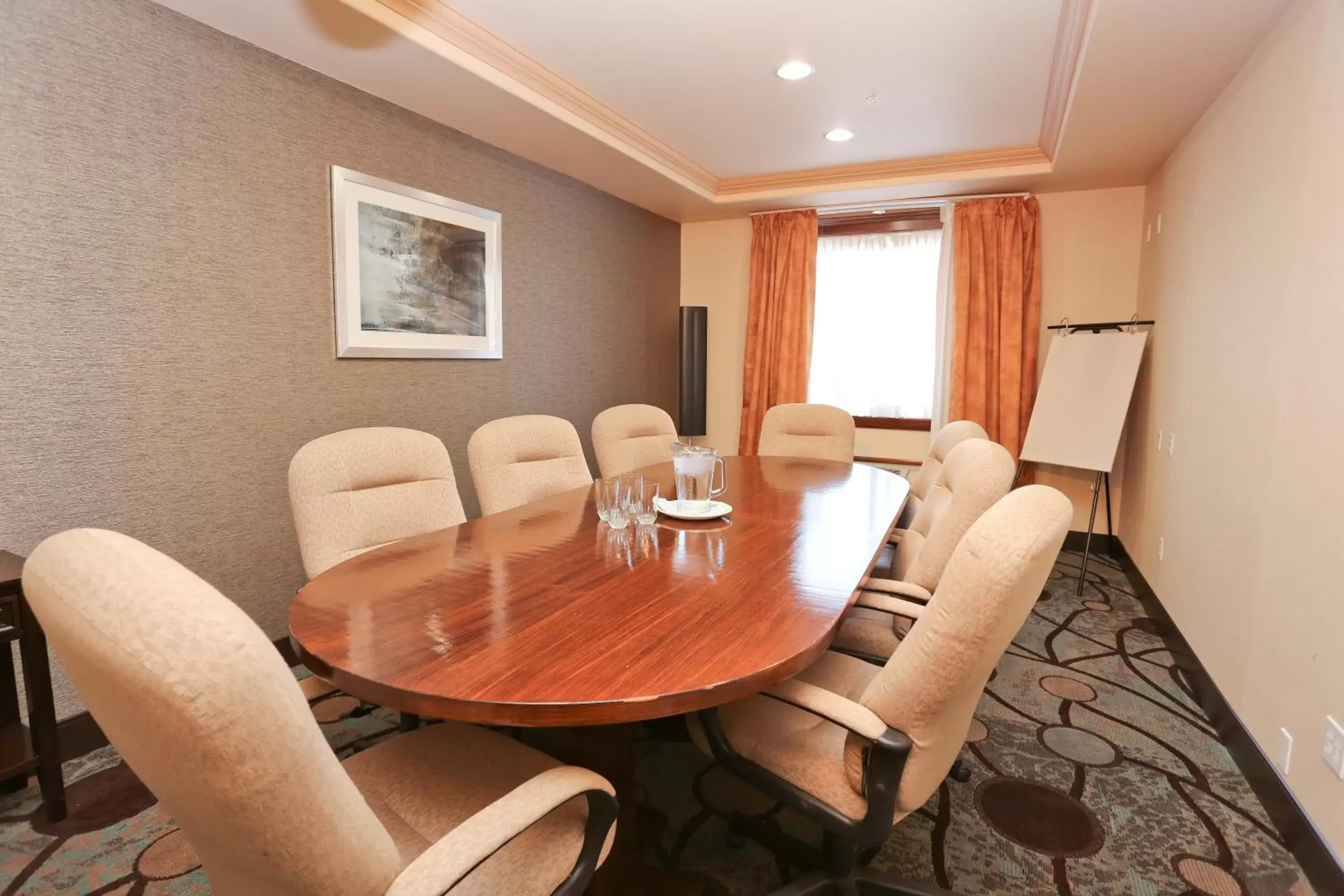 Meeting/conference room in Holiday Inn Express Hotel & Suites Vernon, an IHG Hotel