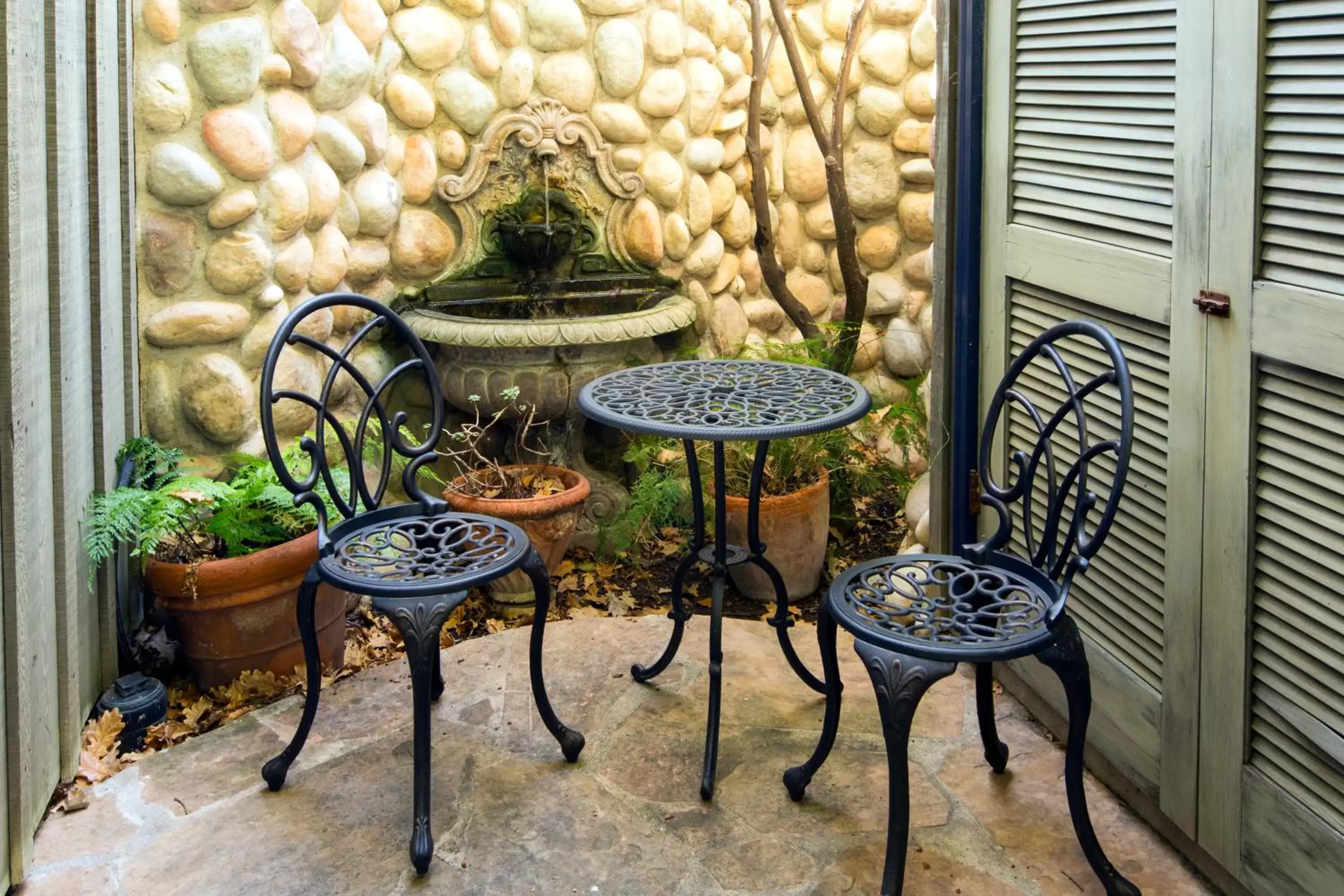 Seating area in Simpson House Inn