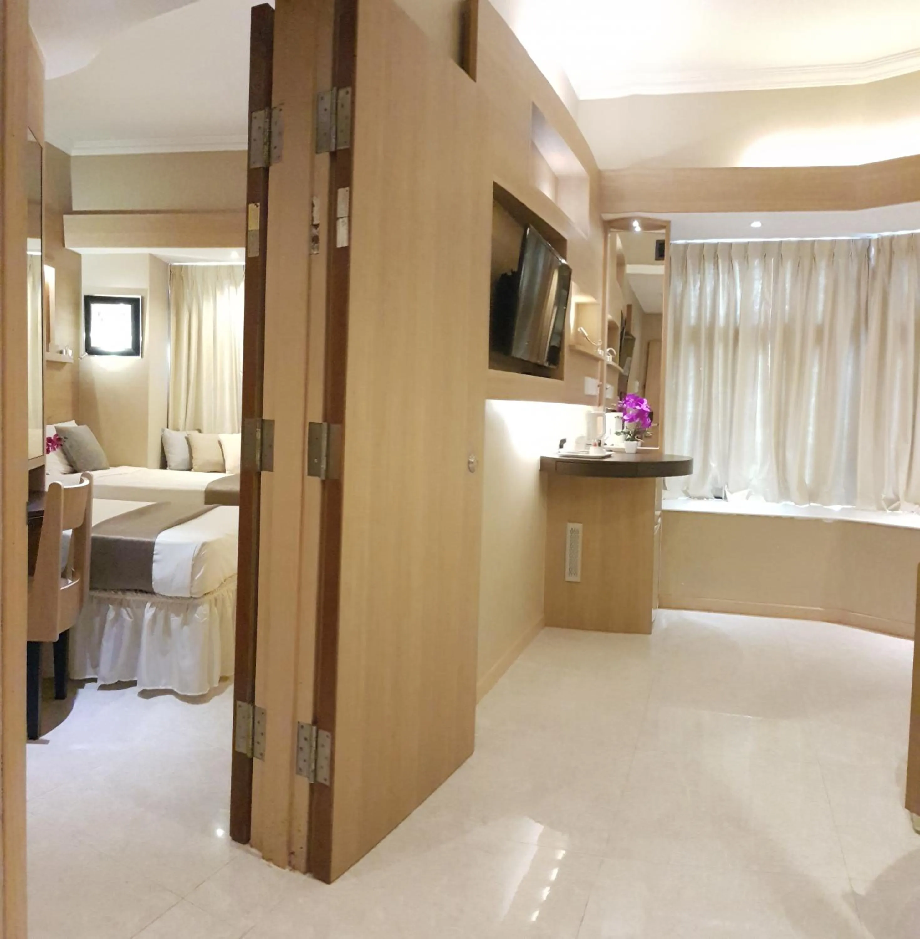 Bed, Bathroom in Robertson Quay Hotel