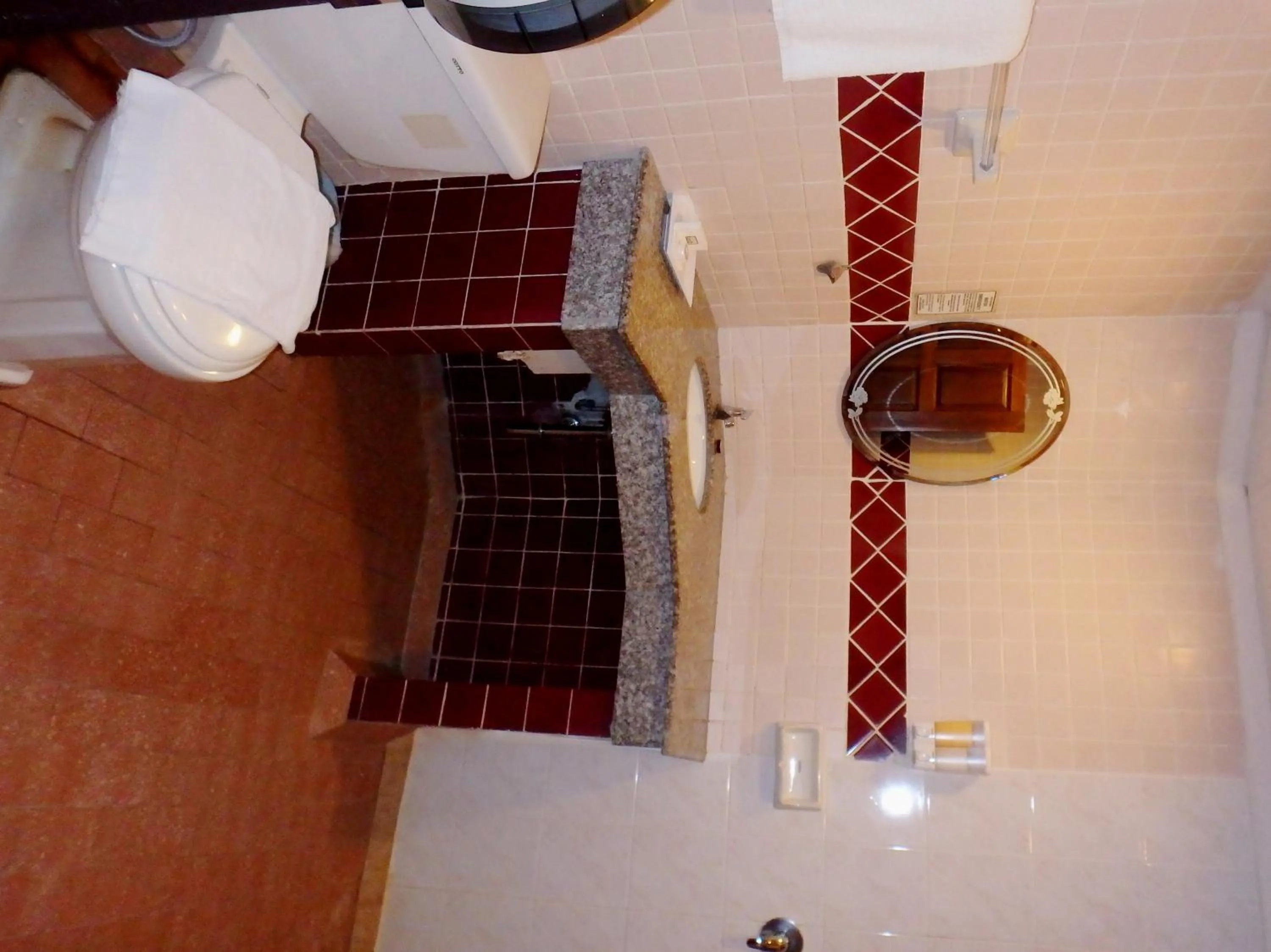 Toilet in Karon Cafe Inn