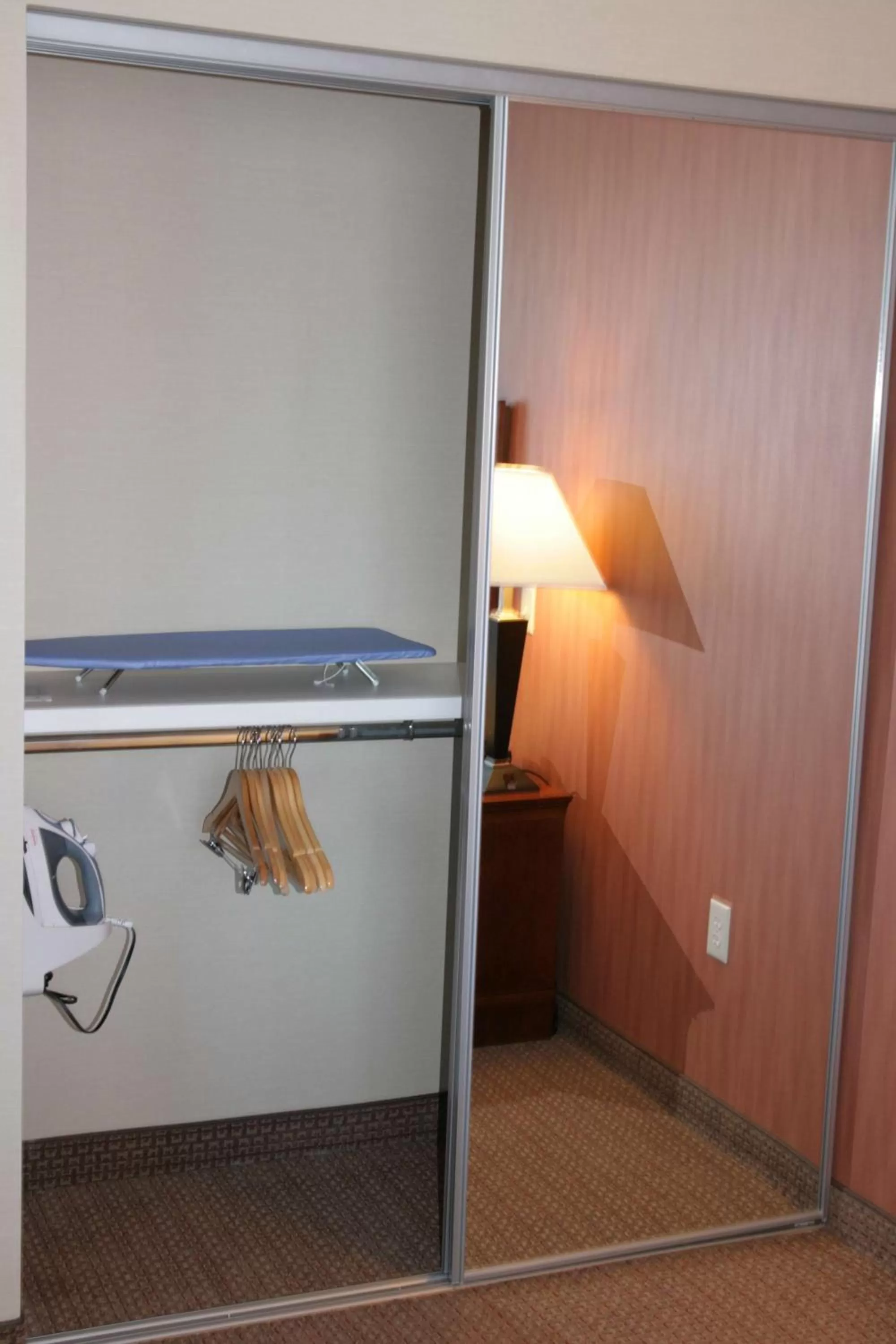 Bed in Hampton Inn & Suites Folsom