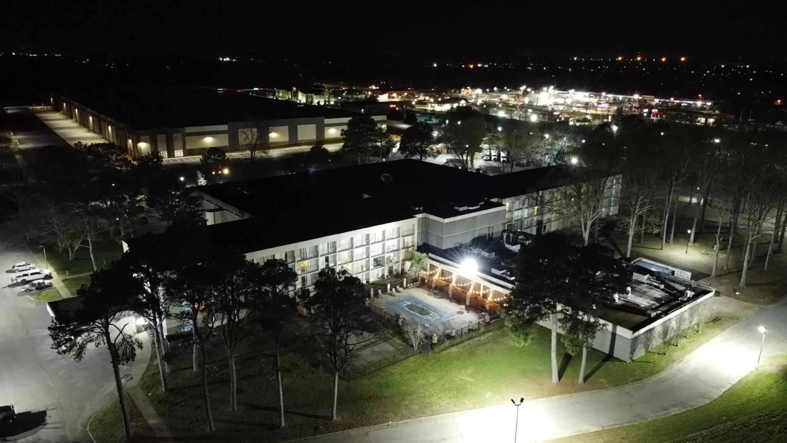 Property building, Bird's-eye View in Historic Whispering Woods Hotel & Conference Center