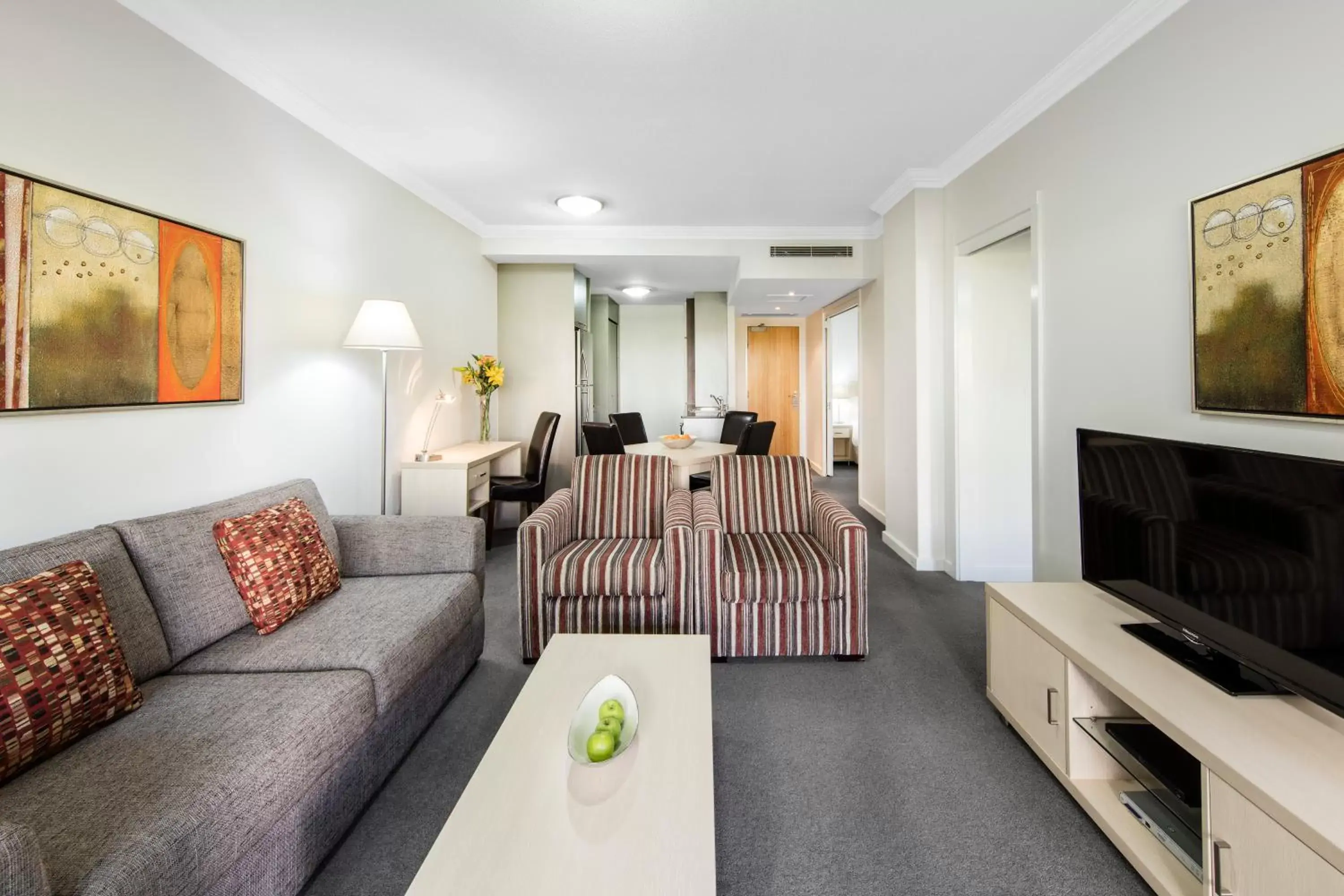 TV and multimedia, Room Photo in Oaks Brisbane Mews Suites