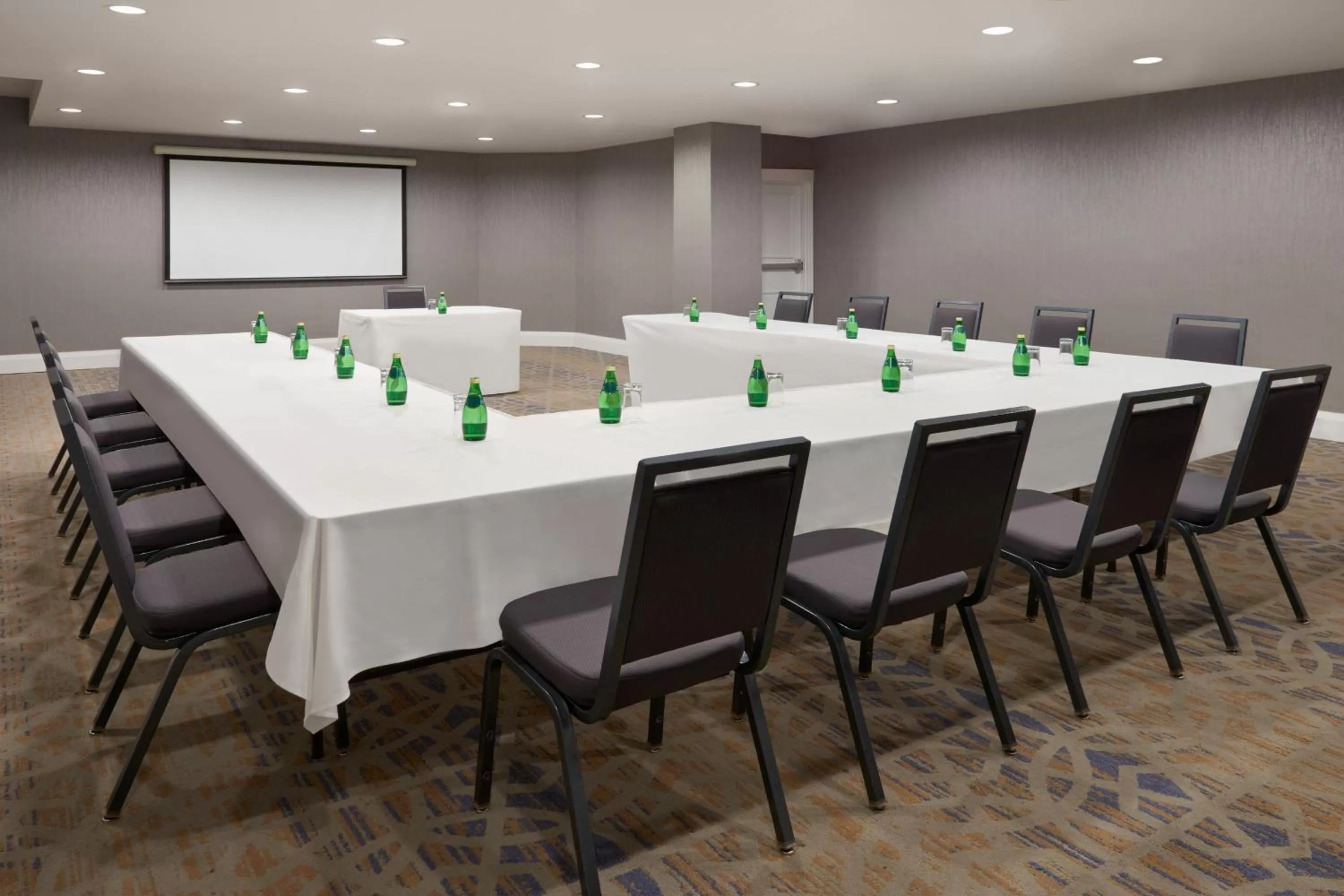 Meeting/conference room in Sheraton Parkway Toronto North Hotel & Suites