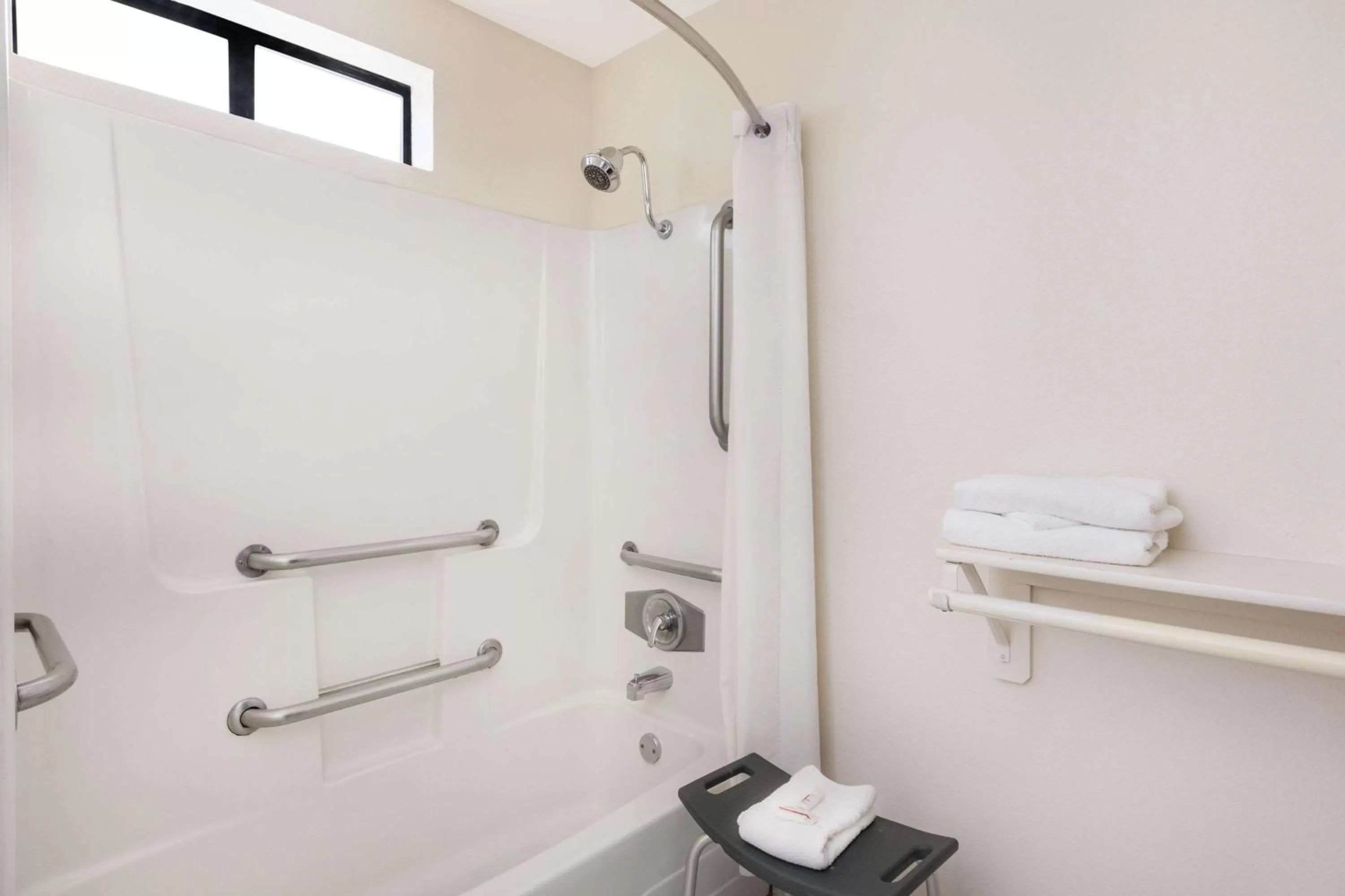 Bathroom in Super 8 by Wyndham Corning