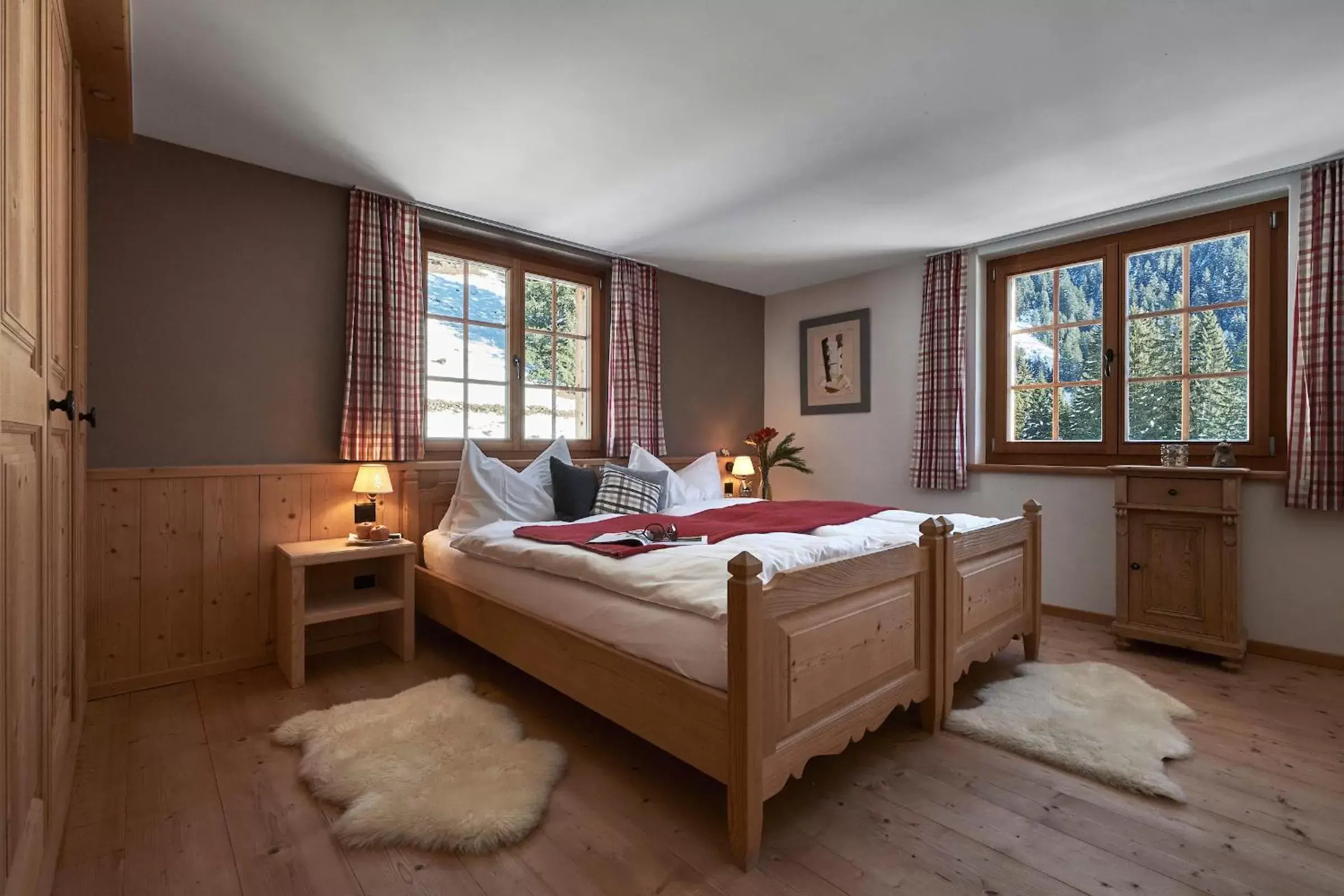 Bedroom, Bed in Berghaus Alpenrösli