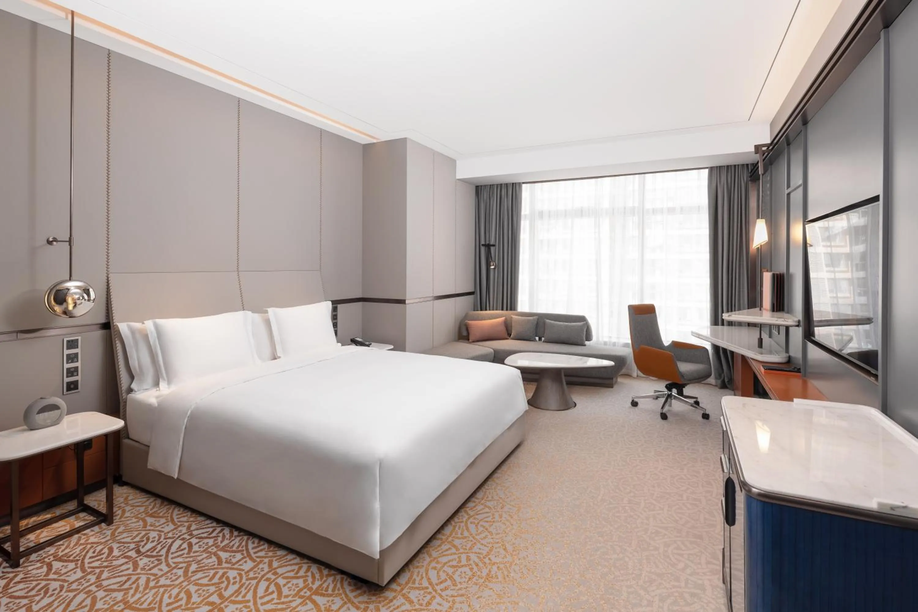 Standard King Room - High Floor in Crowne Plaza Qingdao Jinshui by IHG