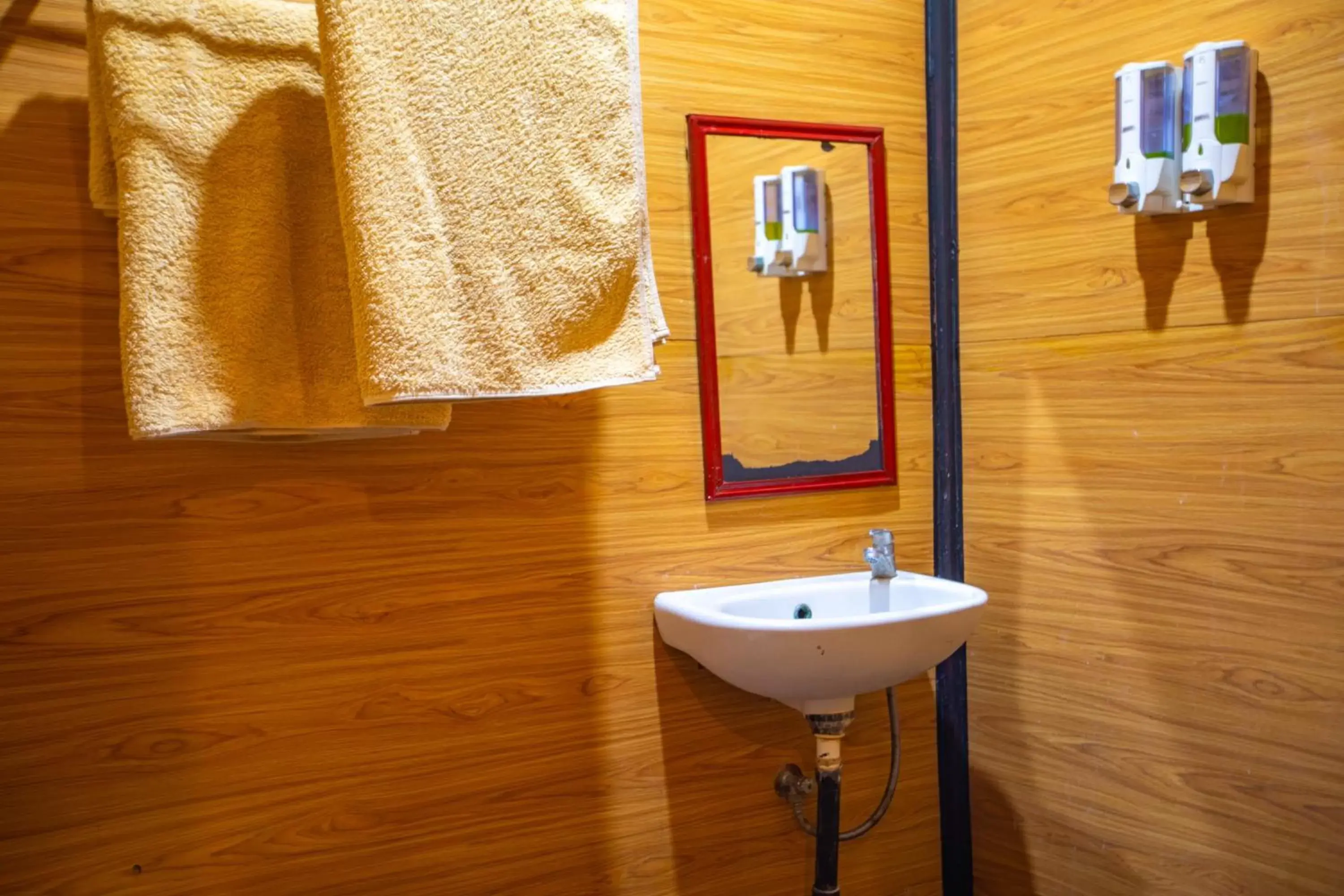 Bathroom in Gili Sands Hotel & Bar