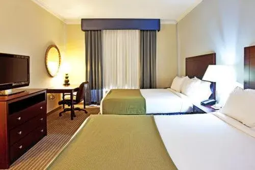 Bed in Holiday Inn Express Hotel & Suites New Iberia - Avery Island, an IHG Hotel
