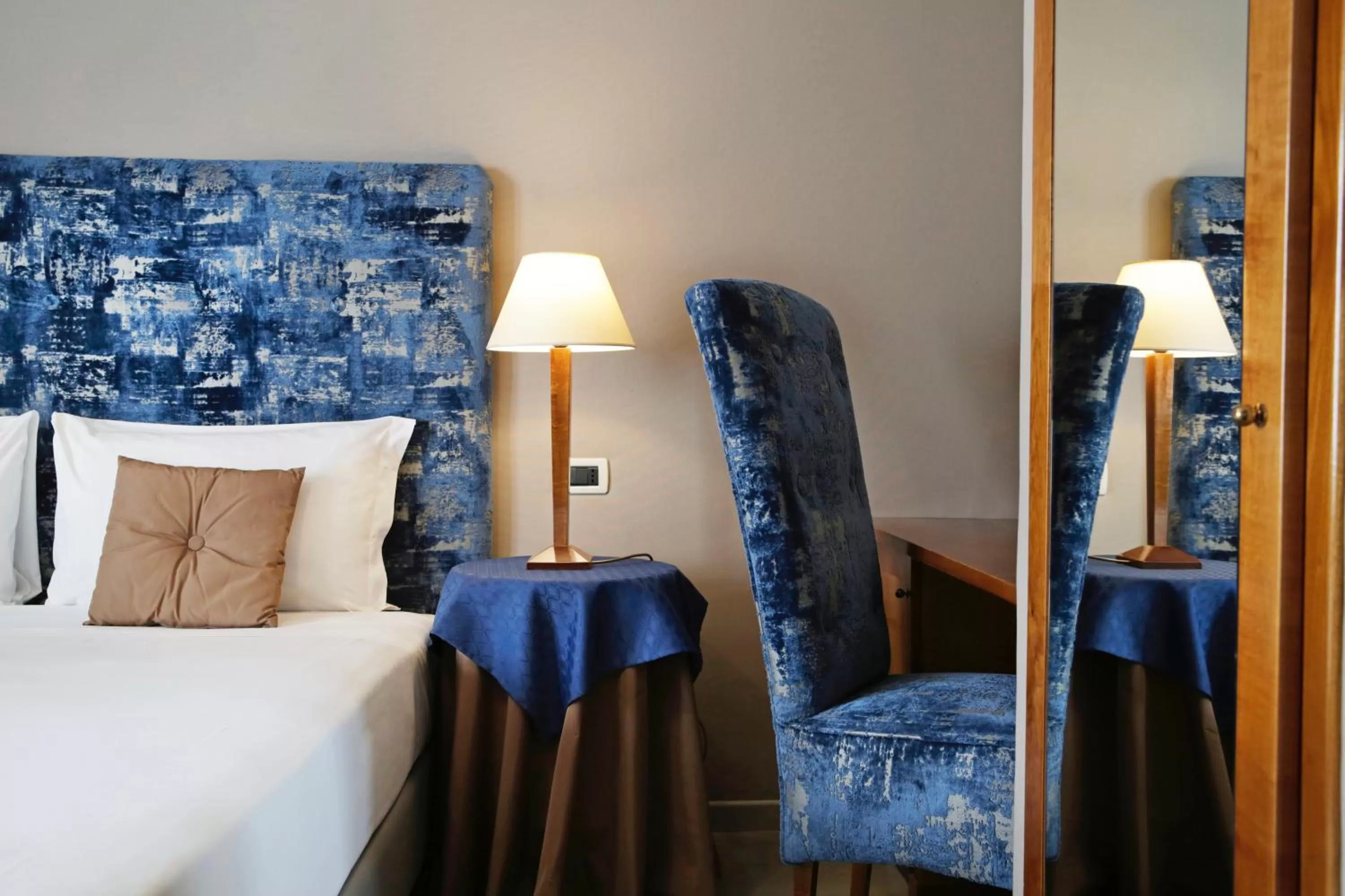 Seating area, Bed in BeYou Hotel Ponte Milvio