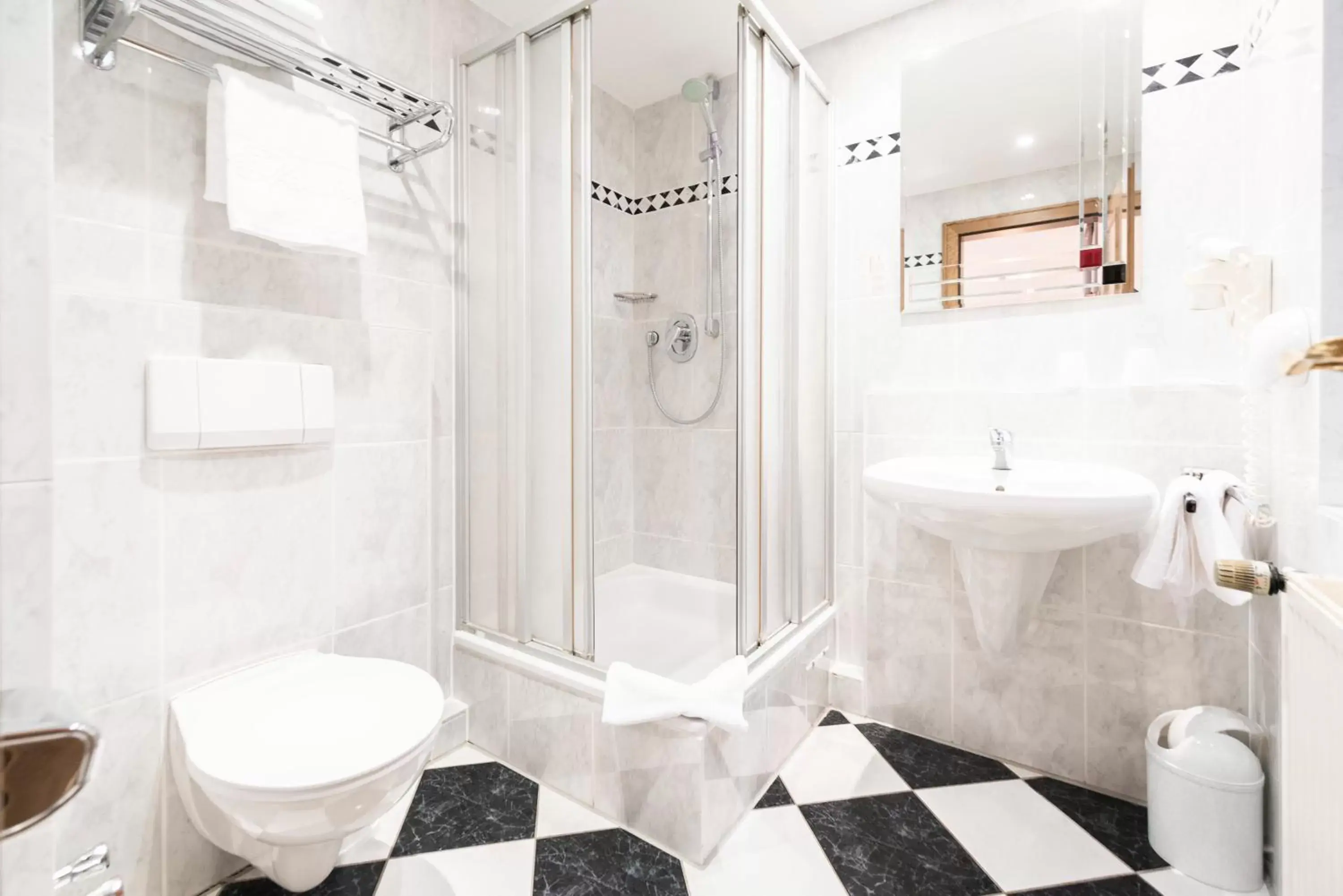 Budget Single Room in Hotel Hennies Budget Single Room in Hotel Hennies