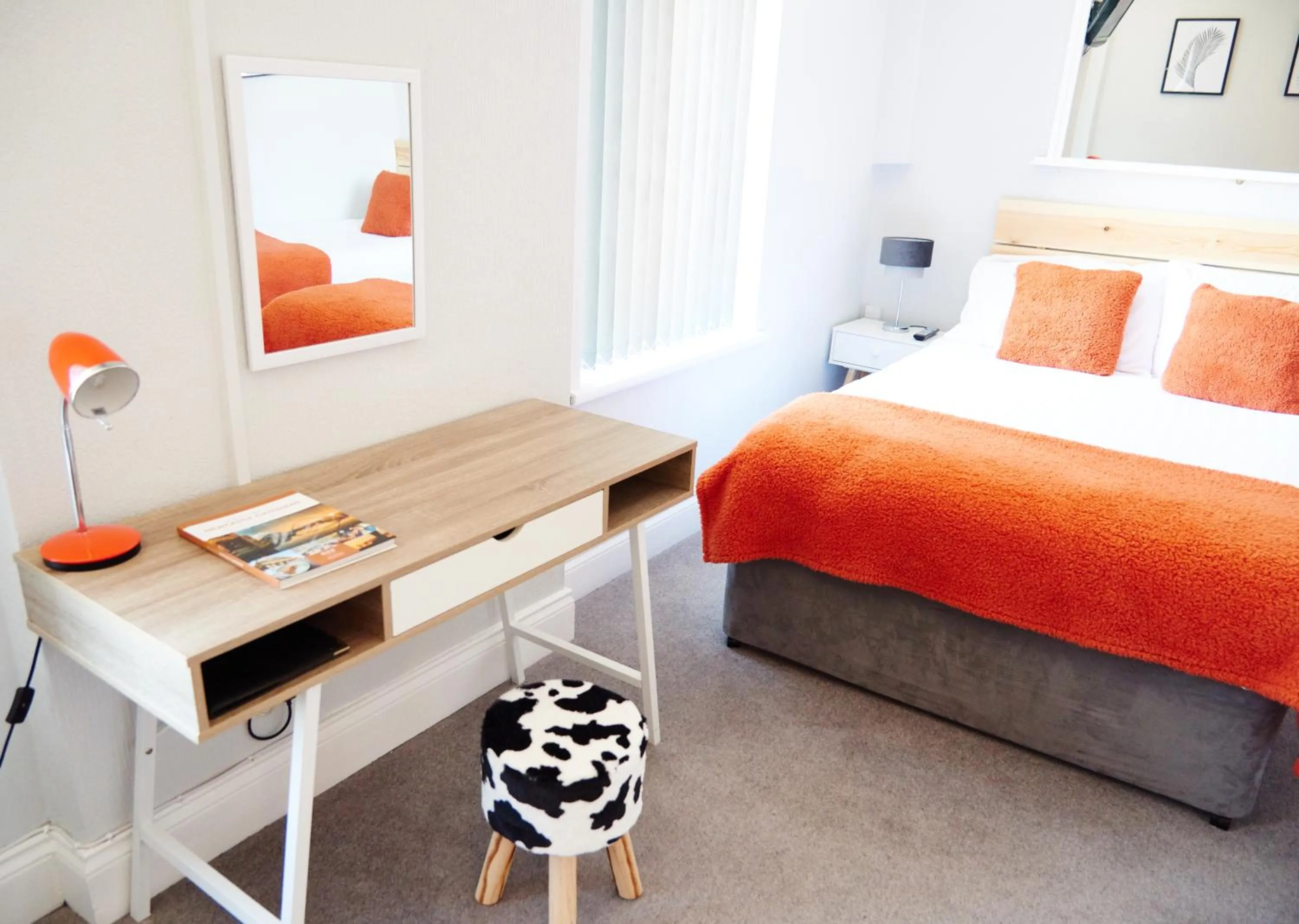 Bedroom in Kenilworth Hotel