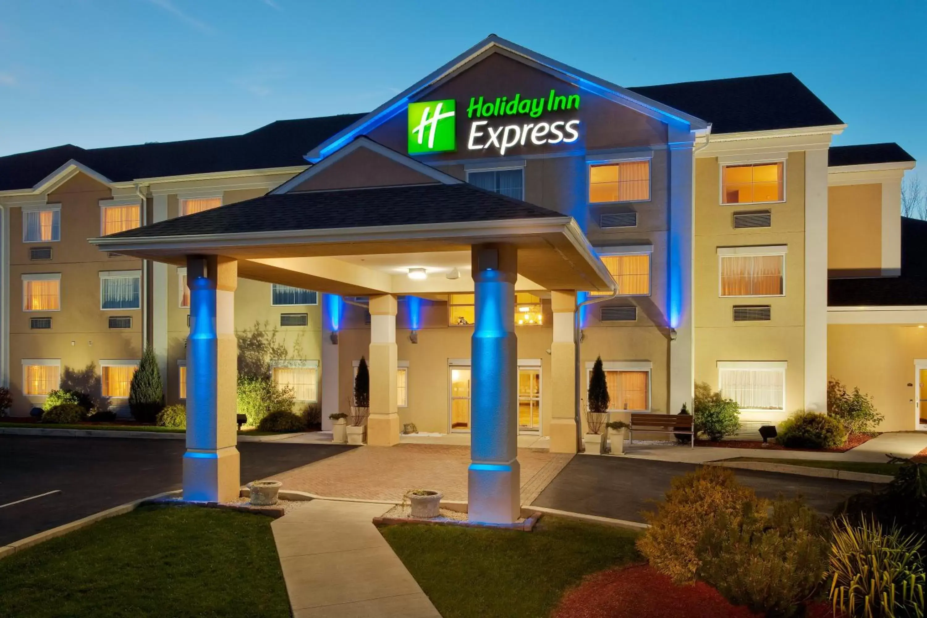 Property Building in Holiday Inn Express & Suites Gibson, an IHG Hotel