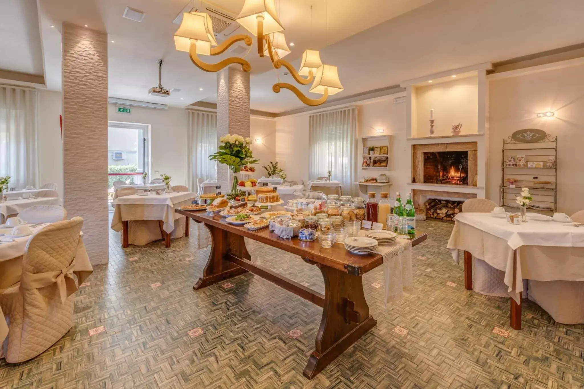 Breakfast, Restaurant/Places to Eat in Hotel Massimo