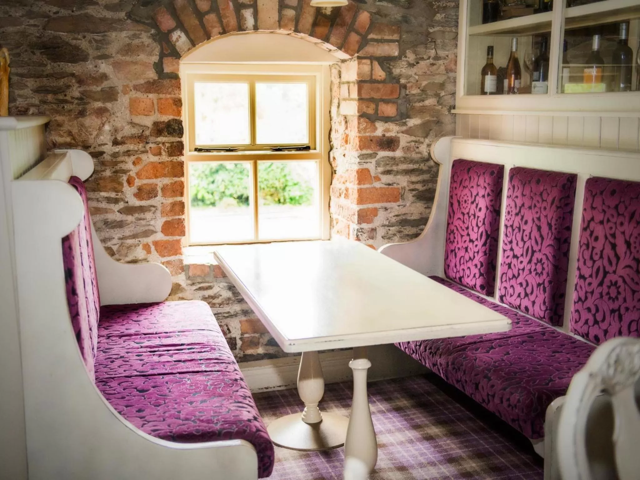 Restaurant/places to eat in Riverside Park Hotel