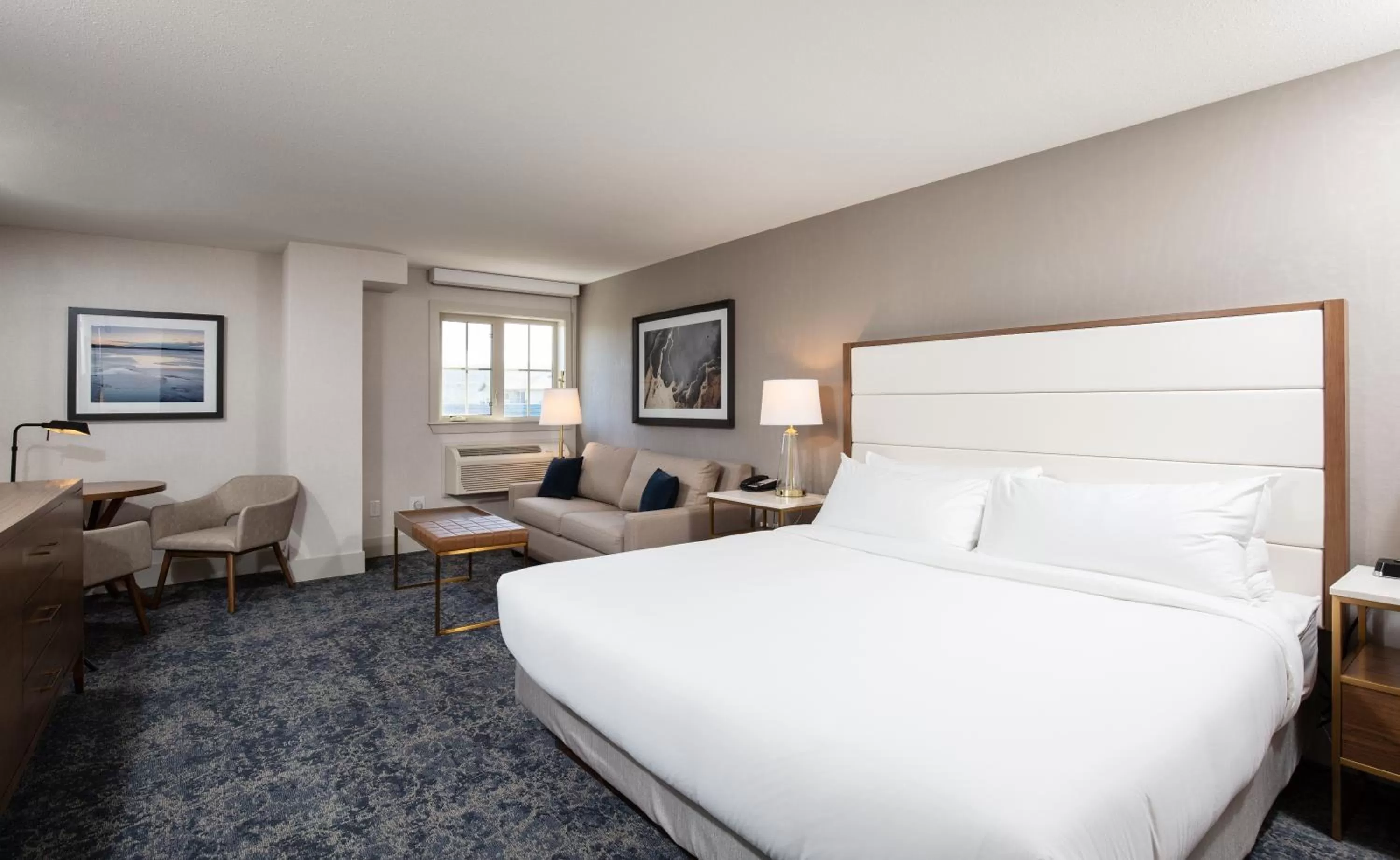 Photo of the whole room, Bed in Pomeroy Hotel Fort McMurray