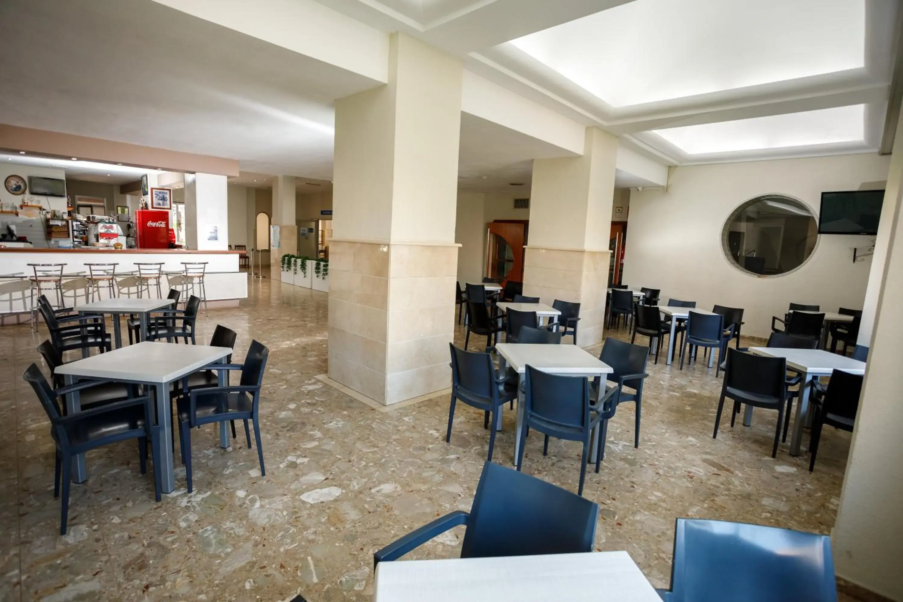 Lounge or bar, Restaurant/Places to Eat in Hotel Tres Anclas