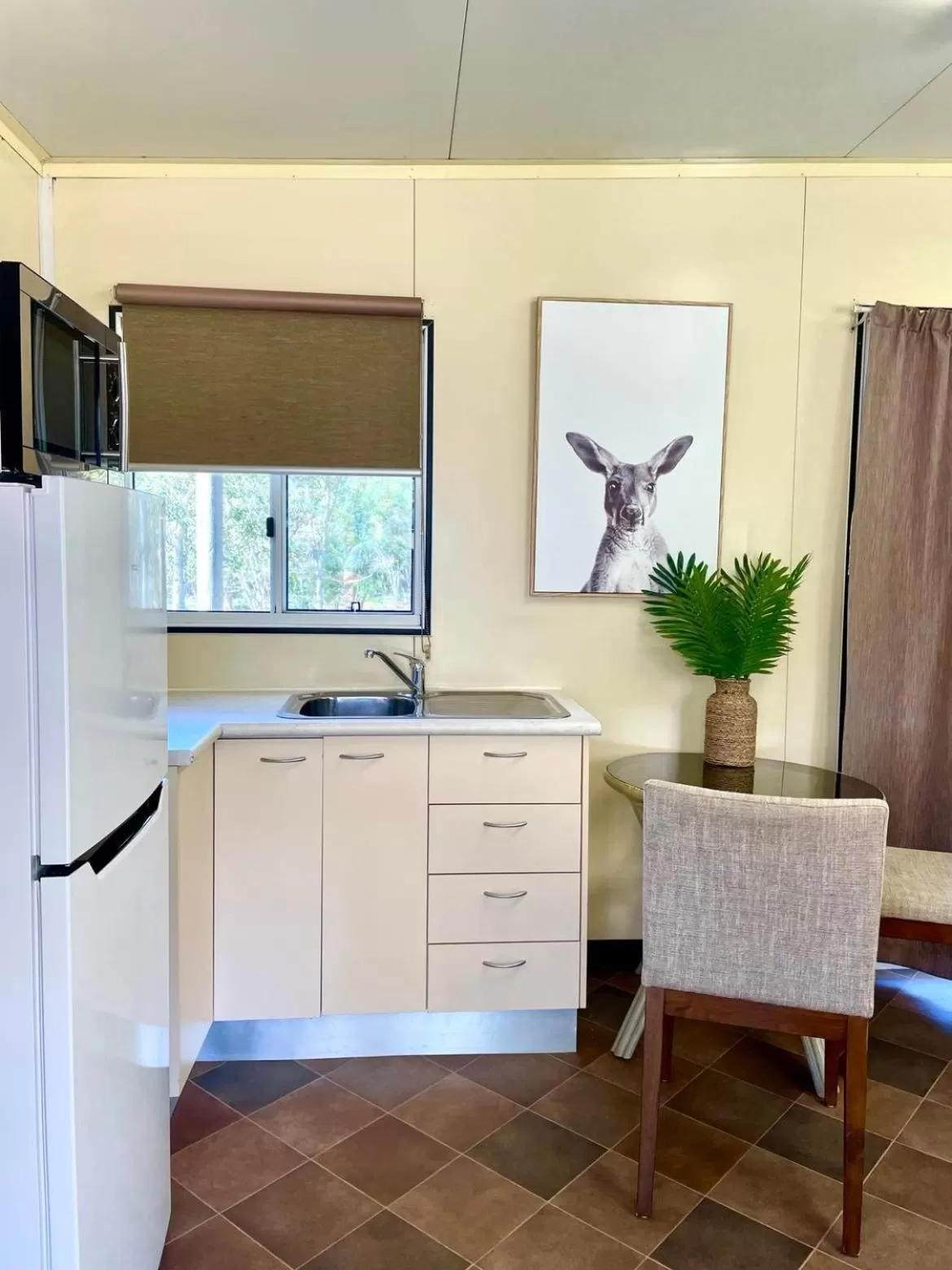 Kitchen or kitchenette in Esk Caravan Park & Rail Trail Motel