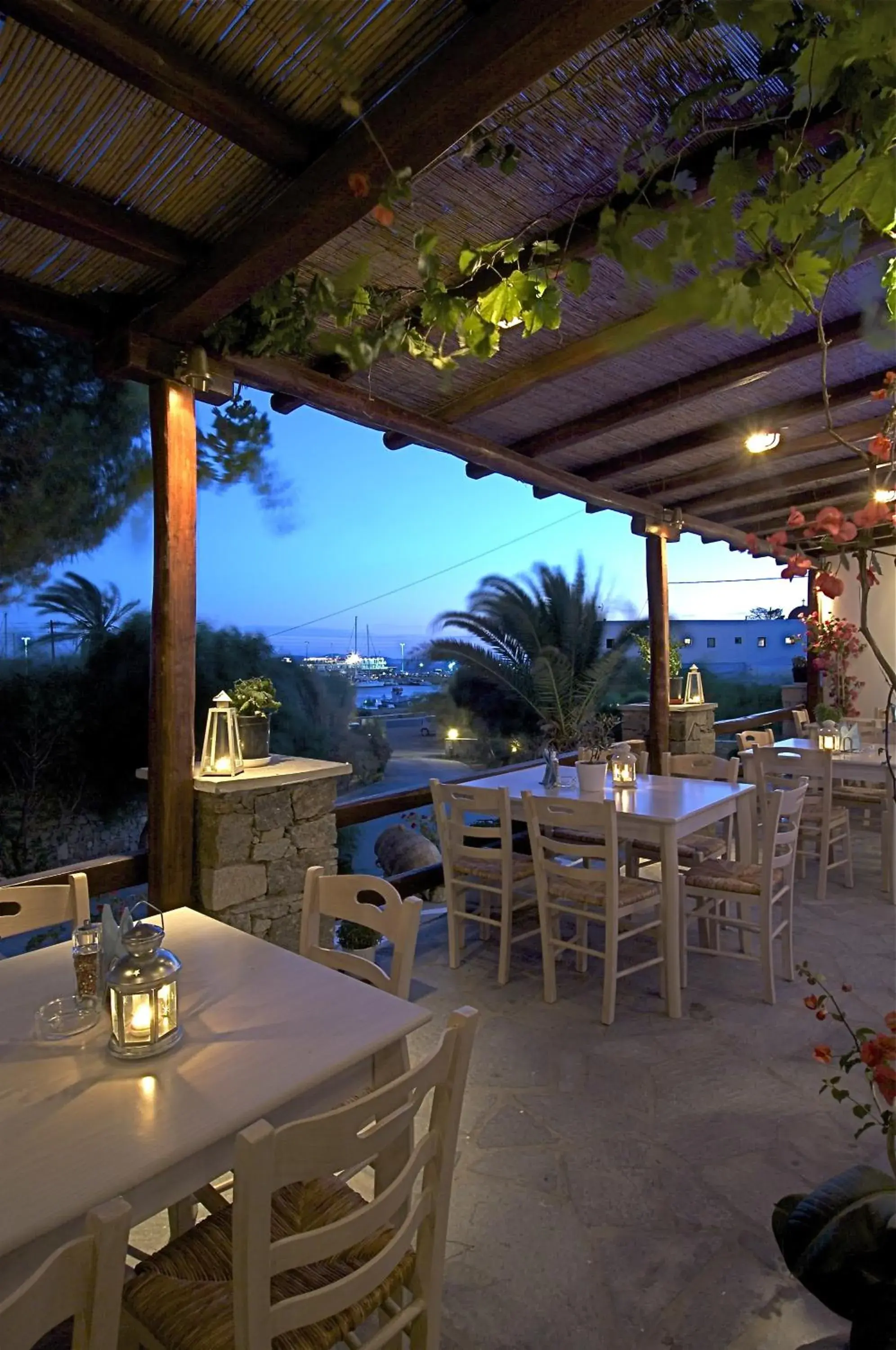 Restaurant/places to eat in Makis Place Restaurant/places to eat in Makis Place