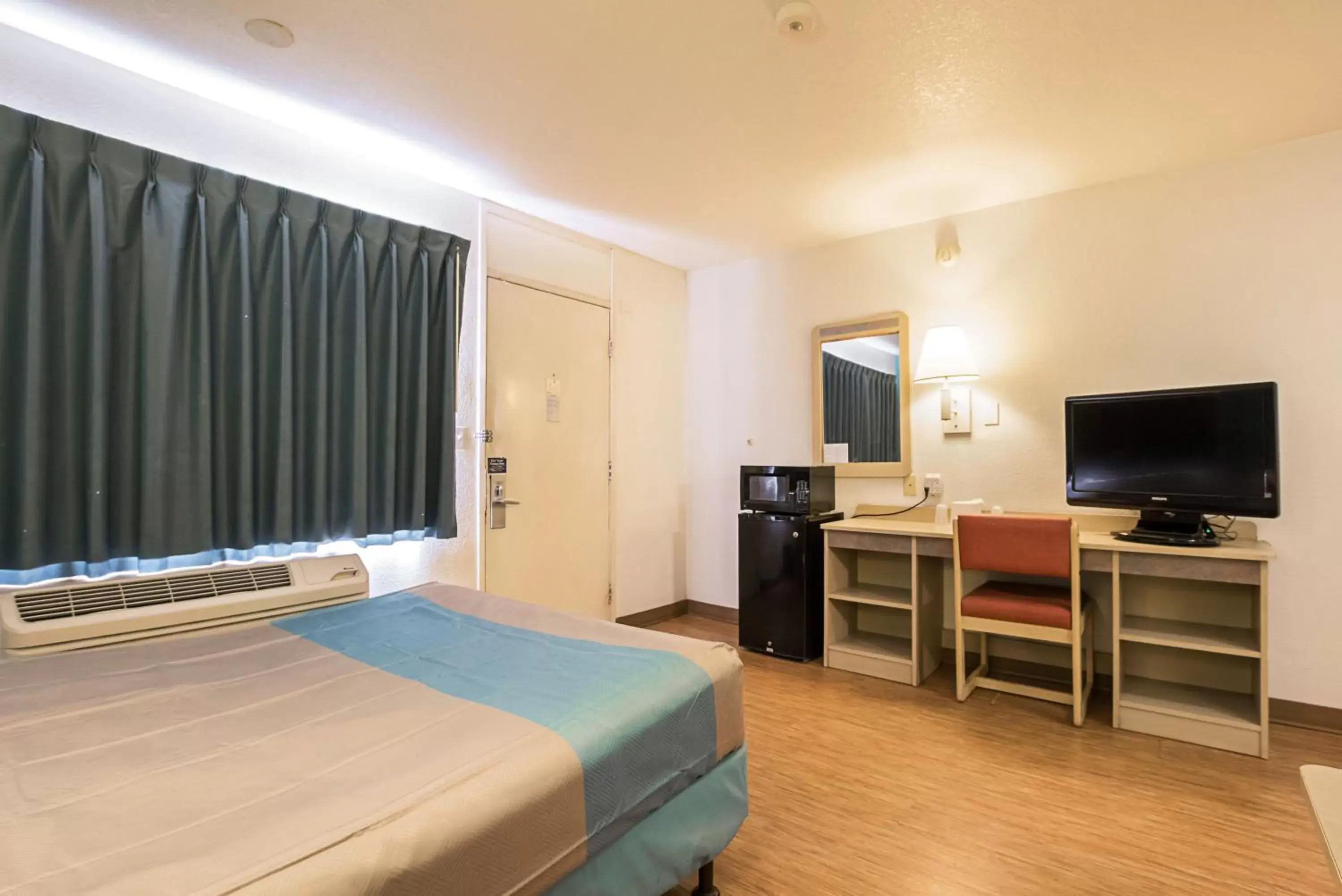 Bedroom, Bed in Motel 6-Rochester, MN Bedroom, Bed in Motel 6-Rochester, MN